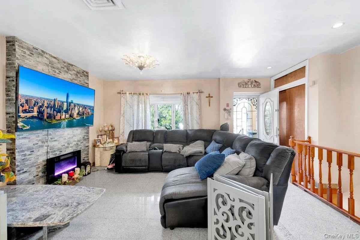 3252 Waterbury Avenue, New York, NY, 4 Bedrooms Bedrooms, 10 Rooms Rooms,3 BathroomsBathrooms,Residential,For Rent,Waterbury,0,974181 3252 Waterbury Avenue, New York, NY, 4 Bedrooms Bedrooms, 10 Rooms Rooms,3 BathroomsBathrooms,Residential,For Rent,Waterbury,0,974181