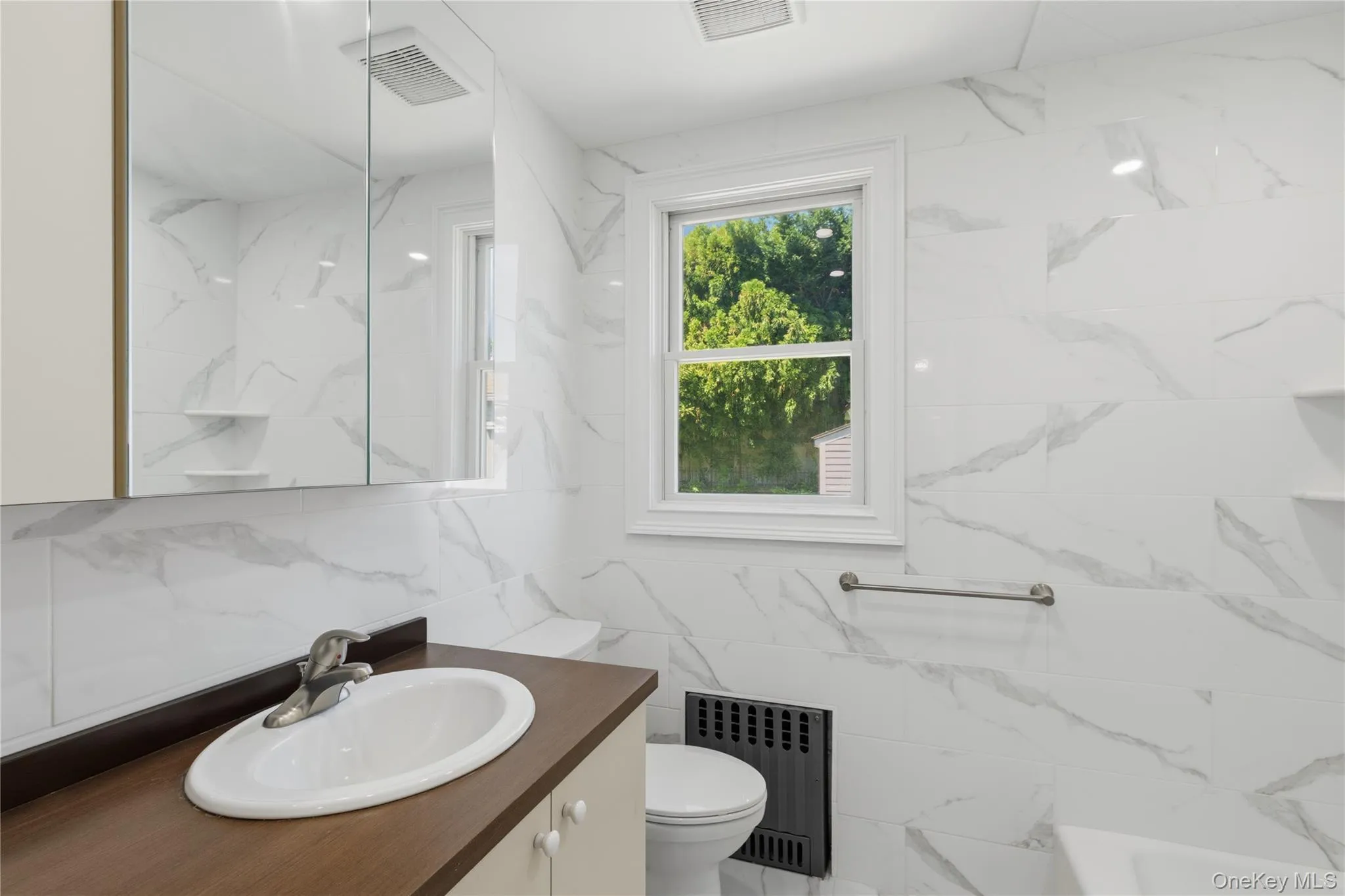 1 Alvin Street, Glen Cove, NY, 2 Bedrooms Bedrooms, 6 Rooms Rooms,1 BathroomBathrooms,Residential Lease,For Rent,Alvin,0,974182 1 Alvin Street, Glen Cove, NY, 2 Bedrooms Bedrooms, 6 Rooms Rooms,1 BathroomBathrooms,Residential Lease,For Rent,Alvin,0,974182