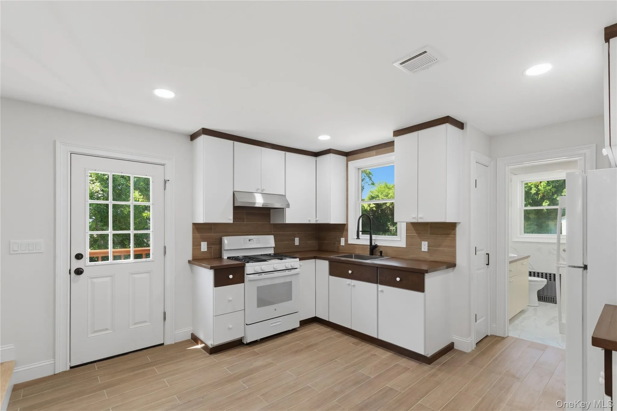 1 Alvin Street, Glen Cove, NY, 2 Bedrooms Bedrooms, 6 Rooms Rooms,1 BathroomBathrooms,Residential Lease,For Rent,Alvin,0,974182 1 Alvin Street, Glen Cove, NY, 2 Bedrooms Bedrooms, 6 Rooms Rooms,1 BathroomBathrooms,Residential Lease,For Rent,Alvin,0,974182