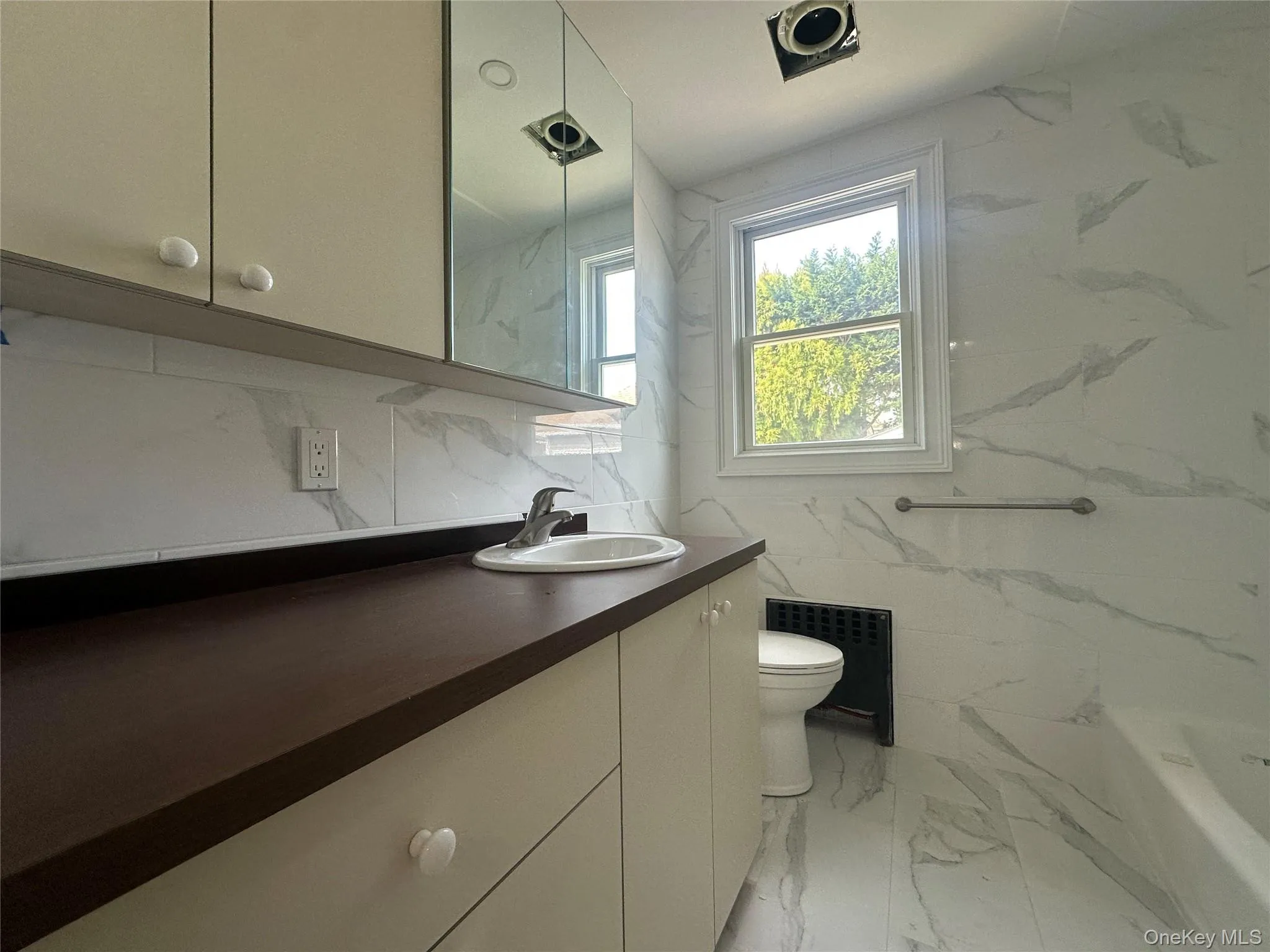 1 Alvin Street, Glen Cove, NY, 2 Bedrooms Bedrooms, 6 Rooms Rooms,2 BathroomsBathrooms,Residential Lease,For Rent,Alvin,0,974182 1 Alvin Street, Glen Cove, NY, 2 Bedrooms Bedrooms, 6 Rooms Rooms,2 BathroomsBathrooms,Residential Lease,For Rent,Alvin,0,974182