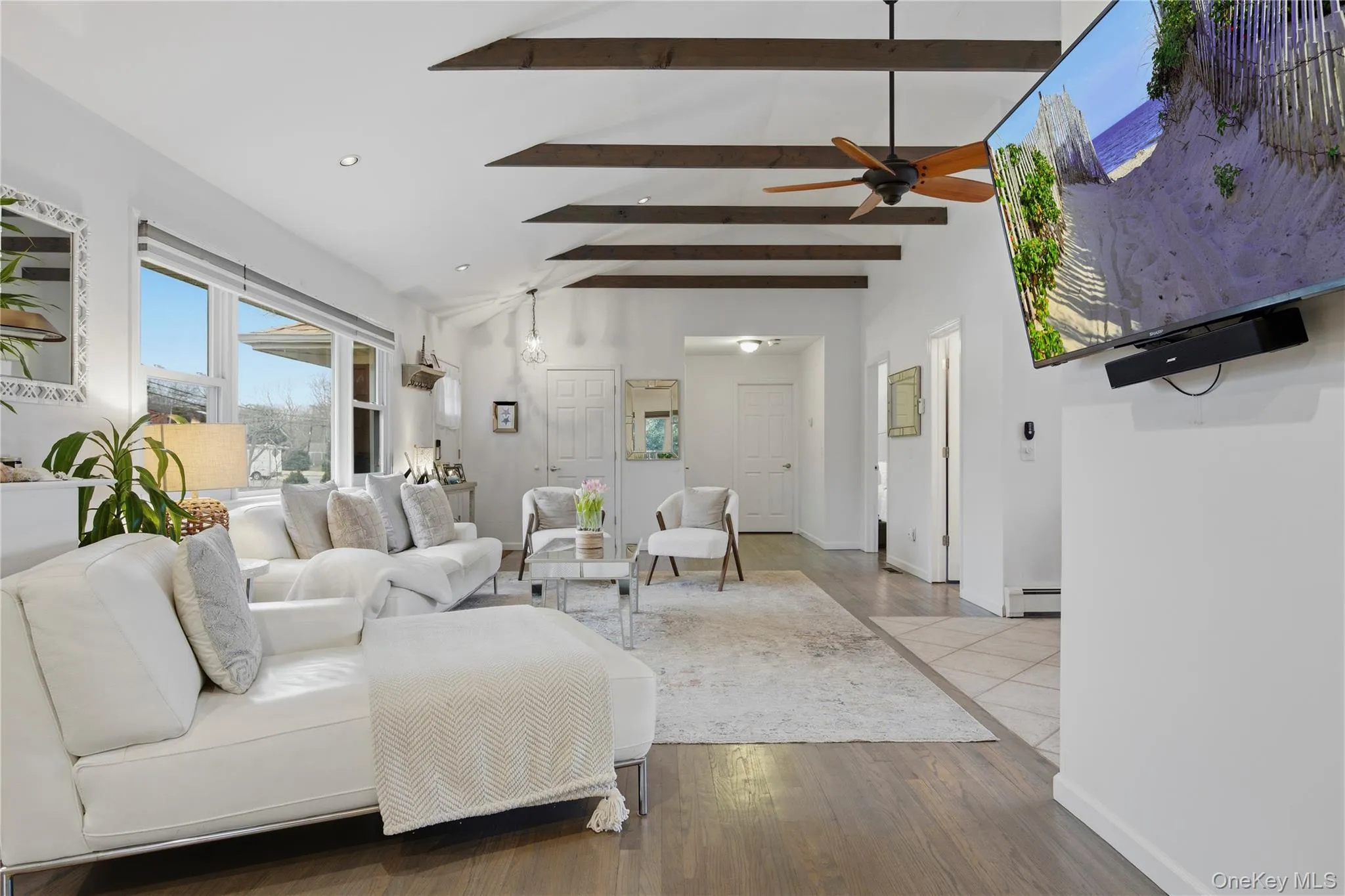 5 Argonne W Road, Southampton, New York 11946