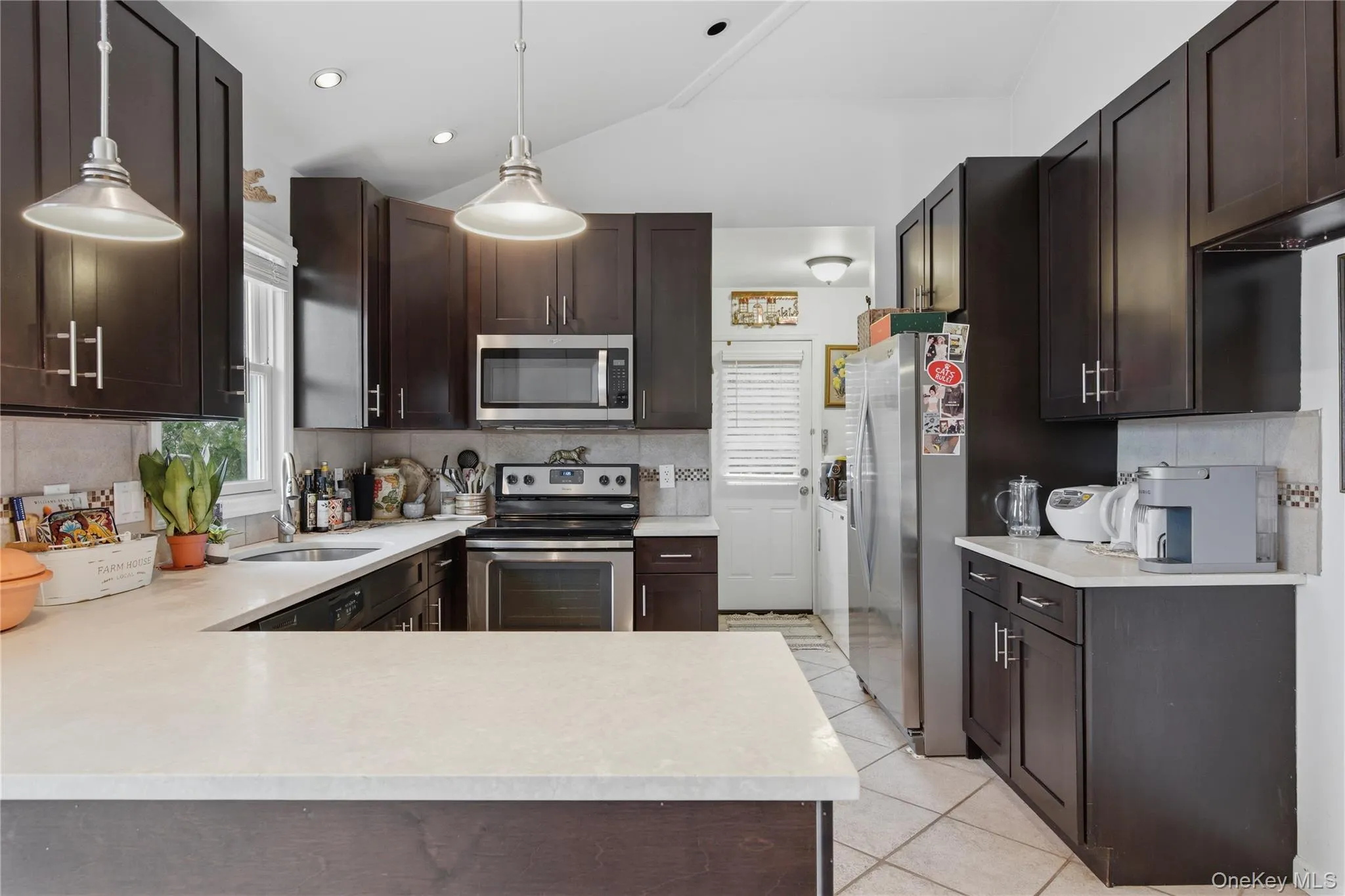 5 Argonne W Road, Southampton, New York 11946