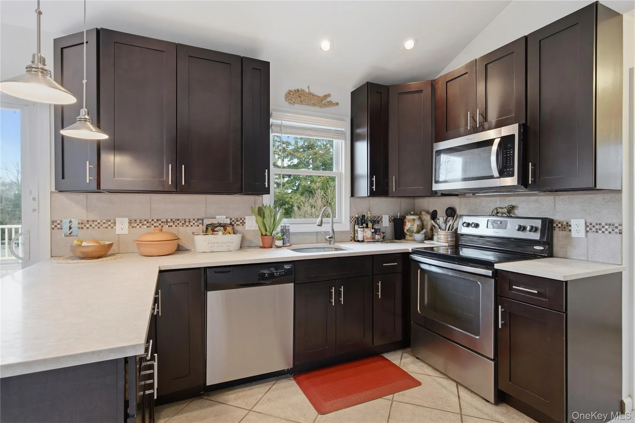 5 Argonne W Road, Southampton, New York 11946