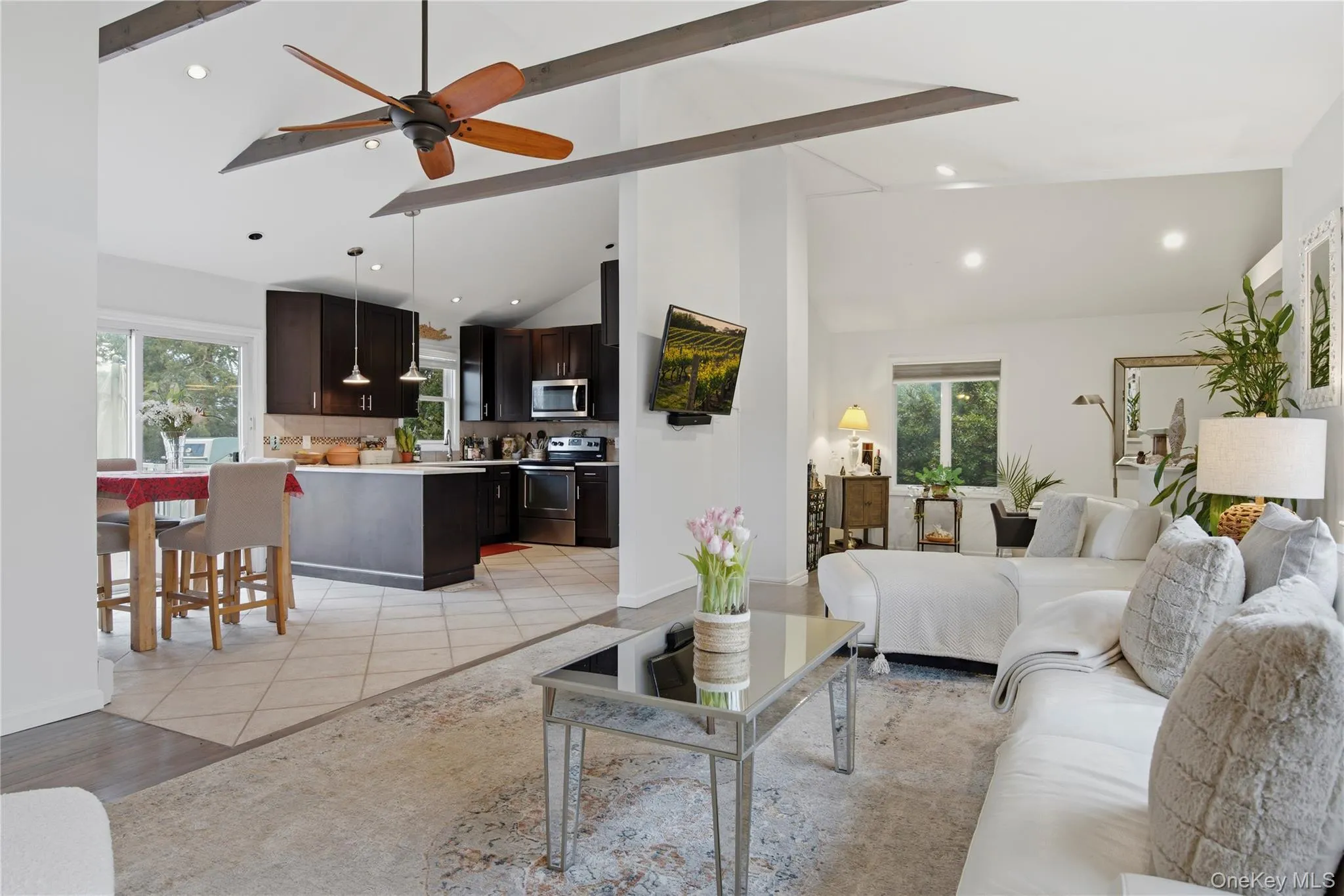 5 Argonne W Road, Southampton, New York 11946