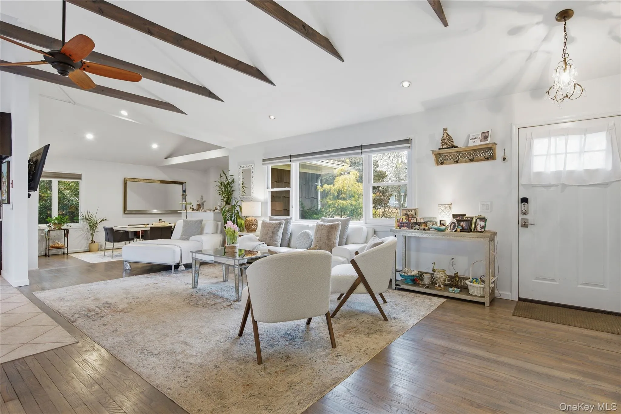 5 Argonne W Road, Southampton, New York 11946