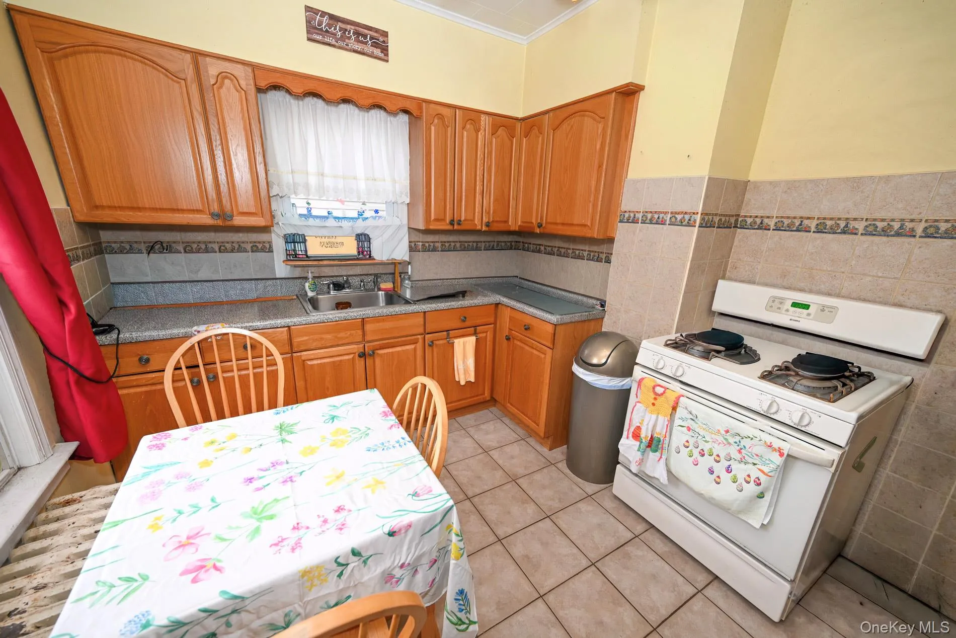 7025 71st Place, New York, NY, 3 Bedrooms Bedrooms, 7 Rooms Rooms,1 BathroomBathrooms,Residential,For Rent,71st,0,974223 7025 71st Place, New York, NY, 3 Bedrooms Bedrooms, 7 Rooms Rooms,1 BathroomBathrooms,Residential,For Rent,71st,0,974223