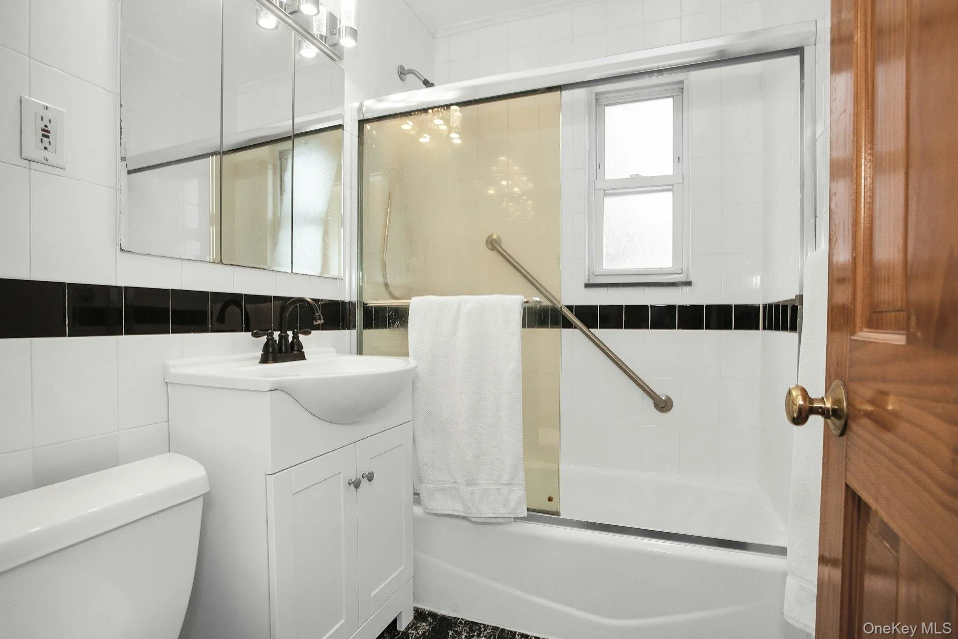 198-28 Pompeii Avenue, New York, NY, 1 Bedroom Bedrooms, 4 Rooms Rooms,1 BathroomBathrooms,Residential,For Rent,Pompeii,0,KEY974238 198-28 Pompeii Avenue, New York, NY, 1 Bedroom Bedrooms, 4 Rooms Rooms,1 BathroomBathrooms,Residential,For Rent,Pompeii,0,KEY974238