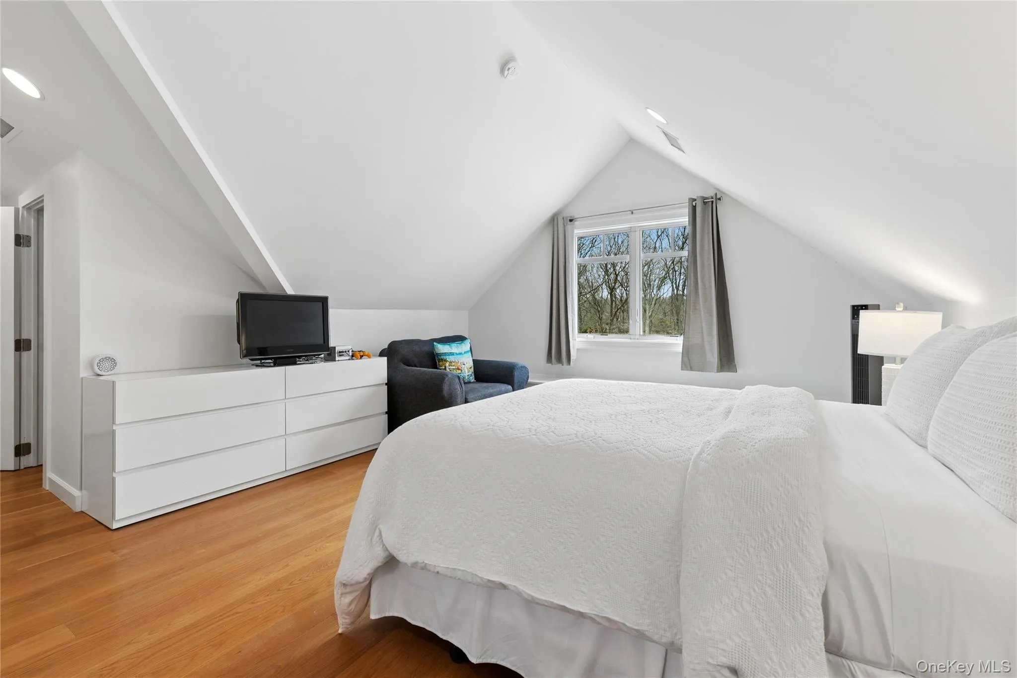10 Foxboro Road, Southampton, NY, 4 Bedrooms Bedrooms, 11 Rooms Rooms,2 BathroomsBathrooms,Residential Lease,For Rent,Foxboro,0,974265 10 Foxboro Road, Southampton, NY, 4 Bedrooms Bedrooms, 11 Rooms Rooms,2 BathroomsBathrooms,Residential Lease,For Rent,Foxboro,0,974265