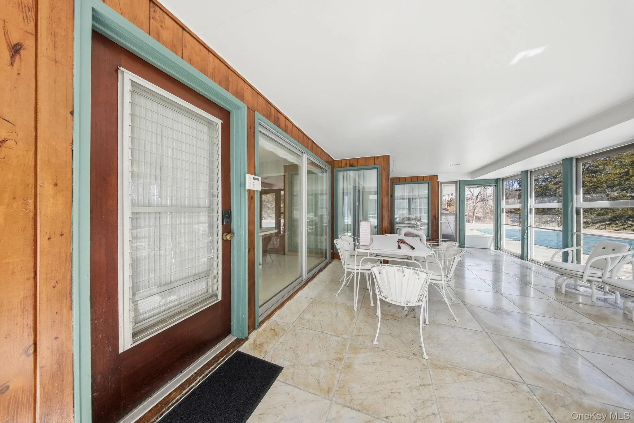 Sunroom/Screened in Porch Sunroom/Screened in Porch