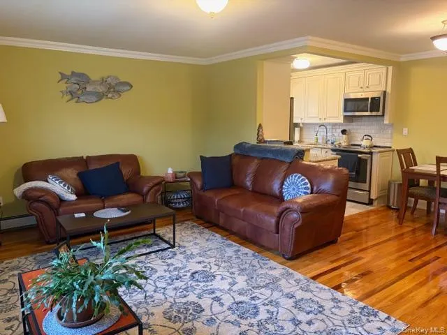 6 Windermere Place, Hempstead, NY, 1 Bedroom Bedrooms, 4 Rooms Rooms,1 BathroomBathrooms,Residential Lease,For Rent,Windermere,0,974331 6 Windermere Place, Hempstead, NY, 1 Bedroom Bedrooms, 4 Rooms Rooms,1 BathroomBathrooms,Residential Lease,For Rent,Windermere,0,974331