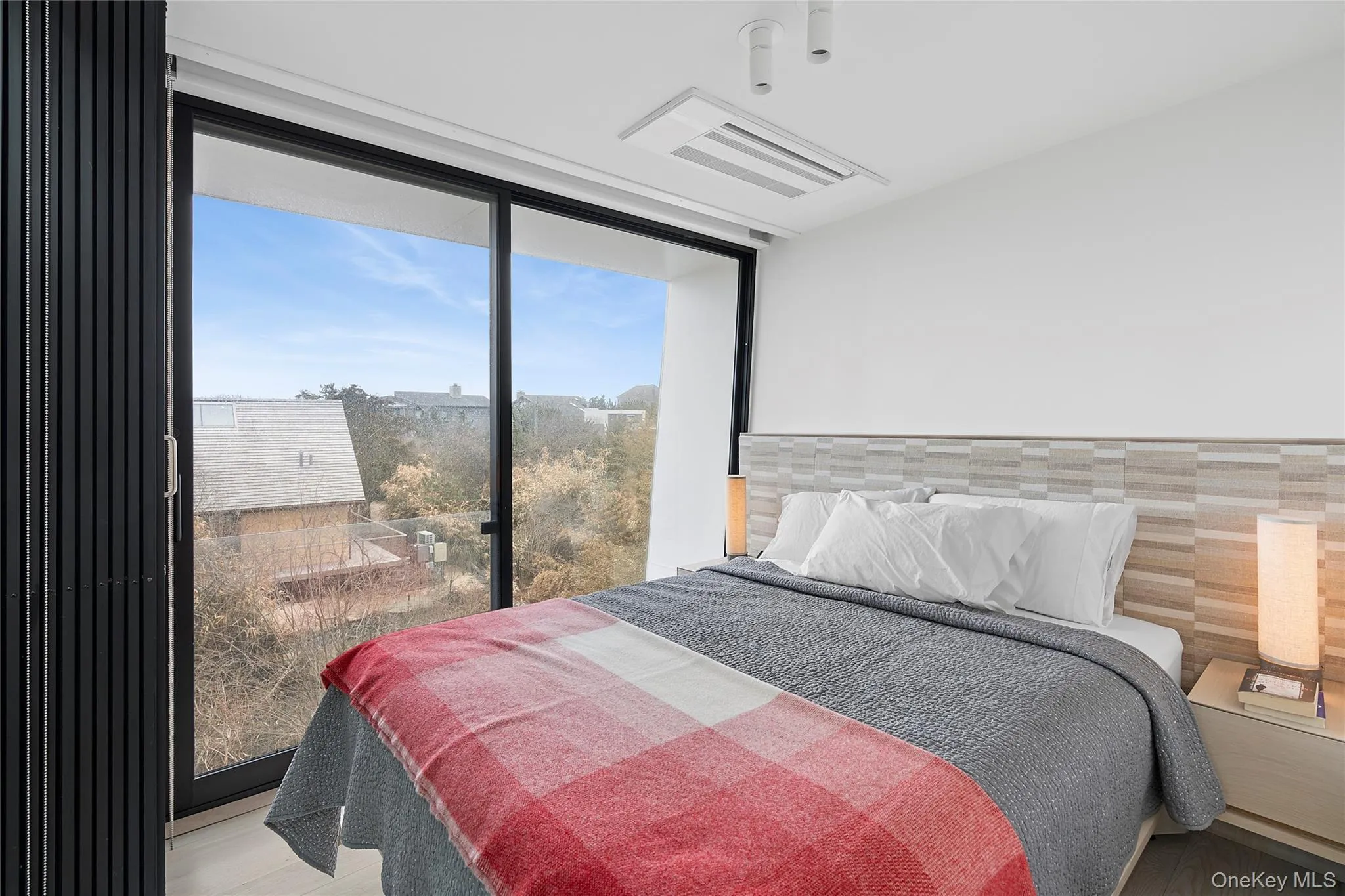 9 Ocean Lane, East Hampton, NY, 2 Bedrooms Bedrooms, 3 Rooms Rooms,1 BathroomBathrooms,Residential,For Rent,Ocean,0,KEY974378 9 Ocean Lane, East Hampton, NY, 2 Bedrooms Bedrooms, 3 Rooms Rooms,1 BathroomBathrooms,Residential,For Rent,Ocean,0,KEY974378