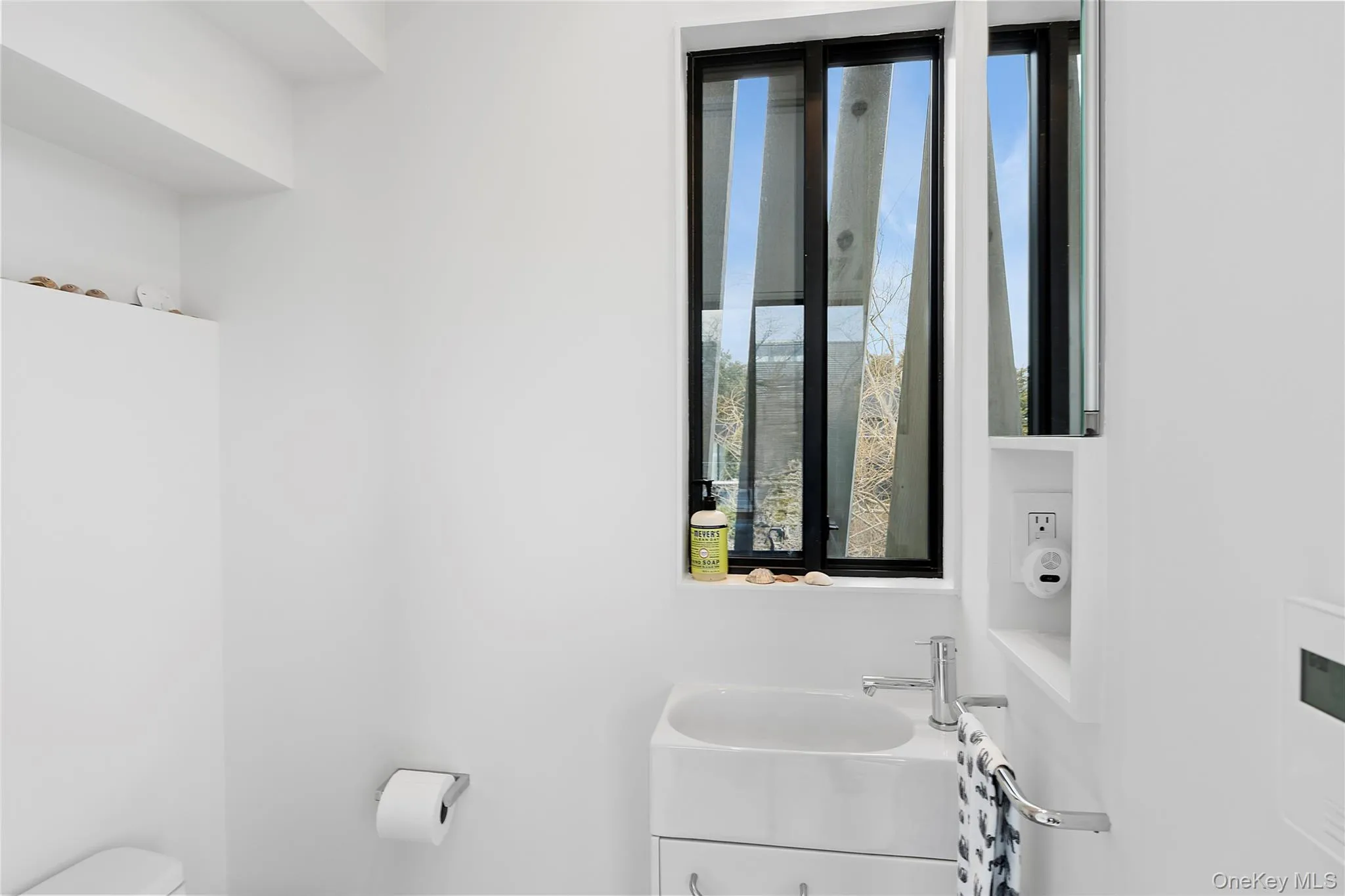 9 Ocean Lane, East Hampton, NY, 2 Bedrooms Bedrooms, 3 Rooms Rooms,1 BathroomBathrooms,Residential,For Rent,Ocean,0,KEY974378 9 Ocean Lane, East Hampton, NY, 2 Bedrooms Bedrooms, 3 Rooms Rooms,1 BathroomBathrooms,Residential,For Rent,Ocean,0,KEY974378