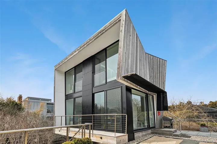 9 Ocean Lane, East Hampton, New York 11930