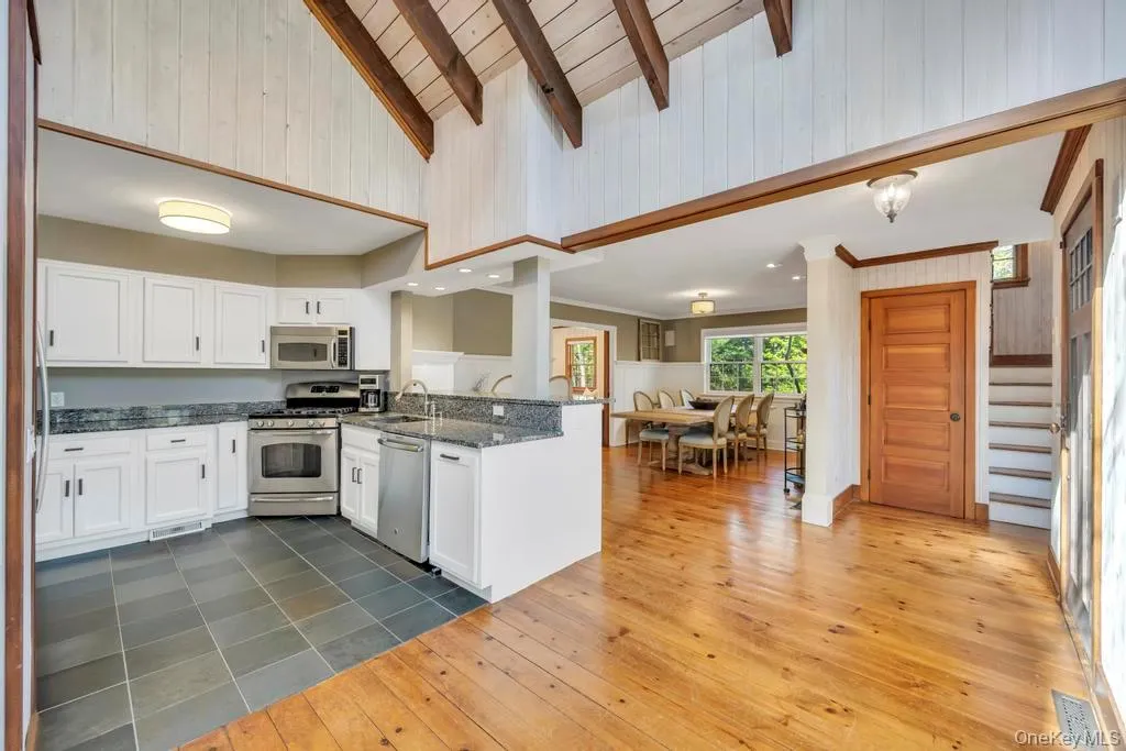 150 Copeces Lane, East Hampton, NY, 4 Bedrooms Bedrooms, 7 Rooms Rooms,3 BathroomsBathrooms,Residential Lease,For Rent,Copeces,0,974394 150 Copeces Lane, East Hampton, NY, 4 Bedrooms Bedrooms, 7 Rooms Rooms,3 BathroomsBathrooms,Residential Lease,For Rent,Copeces,0,974394
