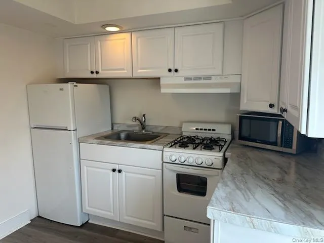 17 West, Warwick (town), NY, 1 Bedroom Bedrooms, 4 Rooms Rooms,1 BathroomBathrooms,Residential Lease,For Rent,West,0,974435 17 West, Warwick (town), NY, 1 Bedroom Bedrooms, 4 Rooms Rooms,1 BathroomBathrooms,Residential Lease,For Rent,West,0,974435