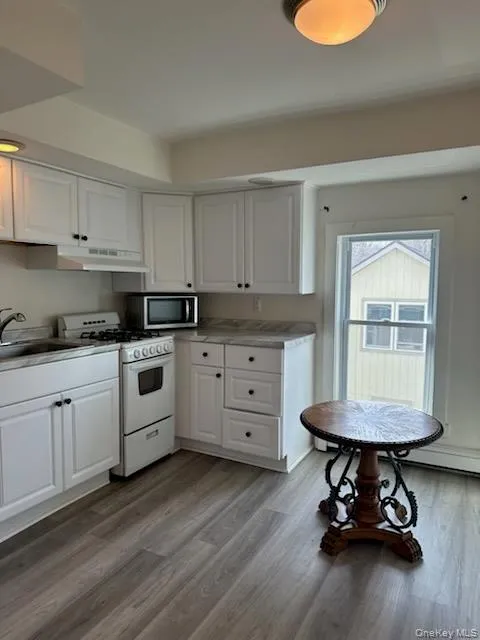 17 West, Warwick (town), NY, 1 Bedroom Bedrooms, 4 Rooms Rooms,1 BathroomBathrooms,Residential Lease,For Rent,West,0,974435 17 West, Warwick (town), NY, 1 Bedroom Bedrooms, 4 Rooms Rooms,1 BathroomBathrooms,Residential Lease,For Rent,West,0,974435