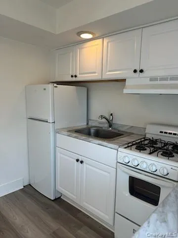 17 West, Warwick (town), NY, 1 Bedroom Bedrooms, 4 Rooms Rooms,1 BathroomBathrooms,Residential Lease,For Rent,West,0,974435 17 West, Warwick (town), NY, 1 Bedroom Bedrooms, 4 Rooms Rooms,1 BathroomBathrooms,Residential Lease,For Rent,West,0,974435