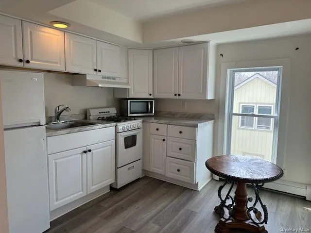 17 West, Warwick (town), NY, 1 Bedroom Bedrooms, 4 Rooms Rooms,1 BathroomBathrooms,Residential Lease,For Rent,West,0,974435 17 West, Warwick (town), NY, 1 Bedroom Bedrooms, 4 Rooms Rooms,1 BathroomBathrooms,Residential Lease,For Rent,West,0,974435