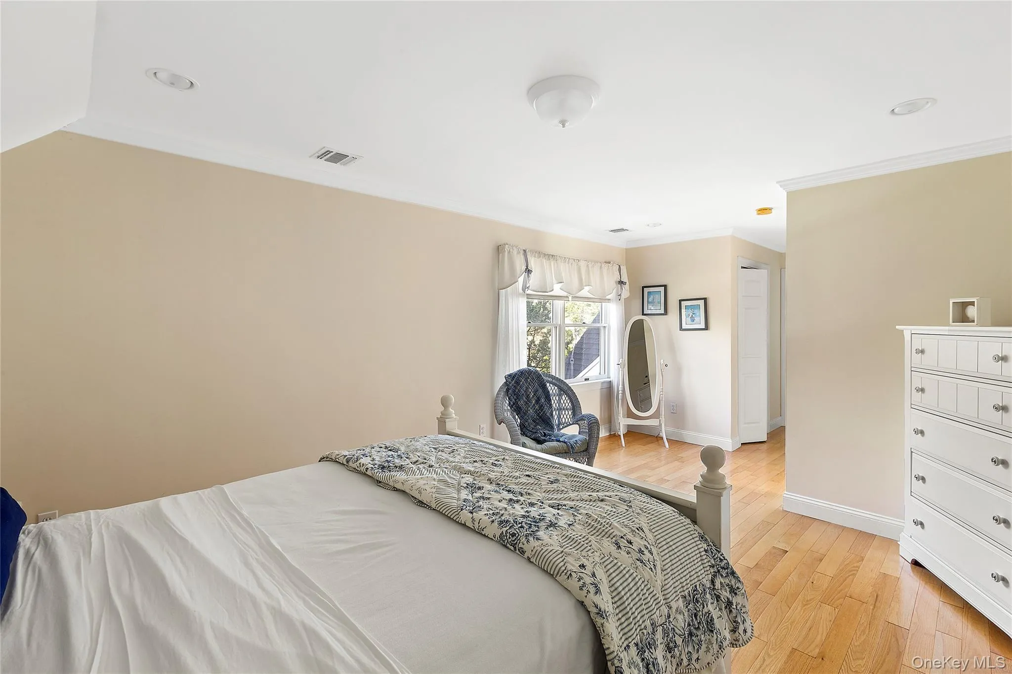 23 Whiting Road, Southampton, NY, 4 Bedrooms Bedrooms, 9 Rooms Rooms,3 BathroomsBathrooms,Residential Lease,For Rent,Whiting,0,974436 23 Whiting Road, Southampton, NY, 4 Bedrooms Bedrooms, 9 Rooms Rooms,3 BathroomsBathrooms,Residential Lease,For Rent,Whiting,0,974436