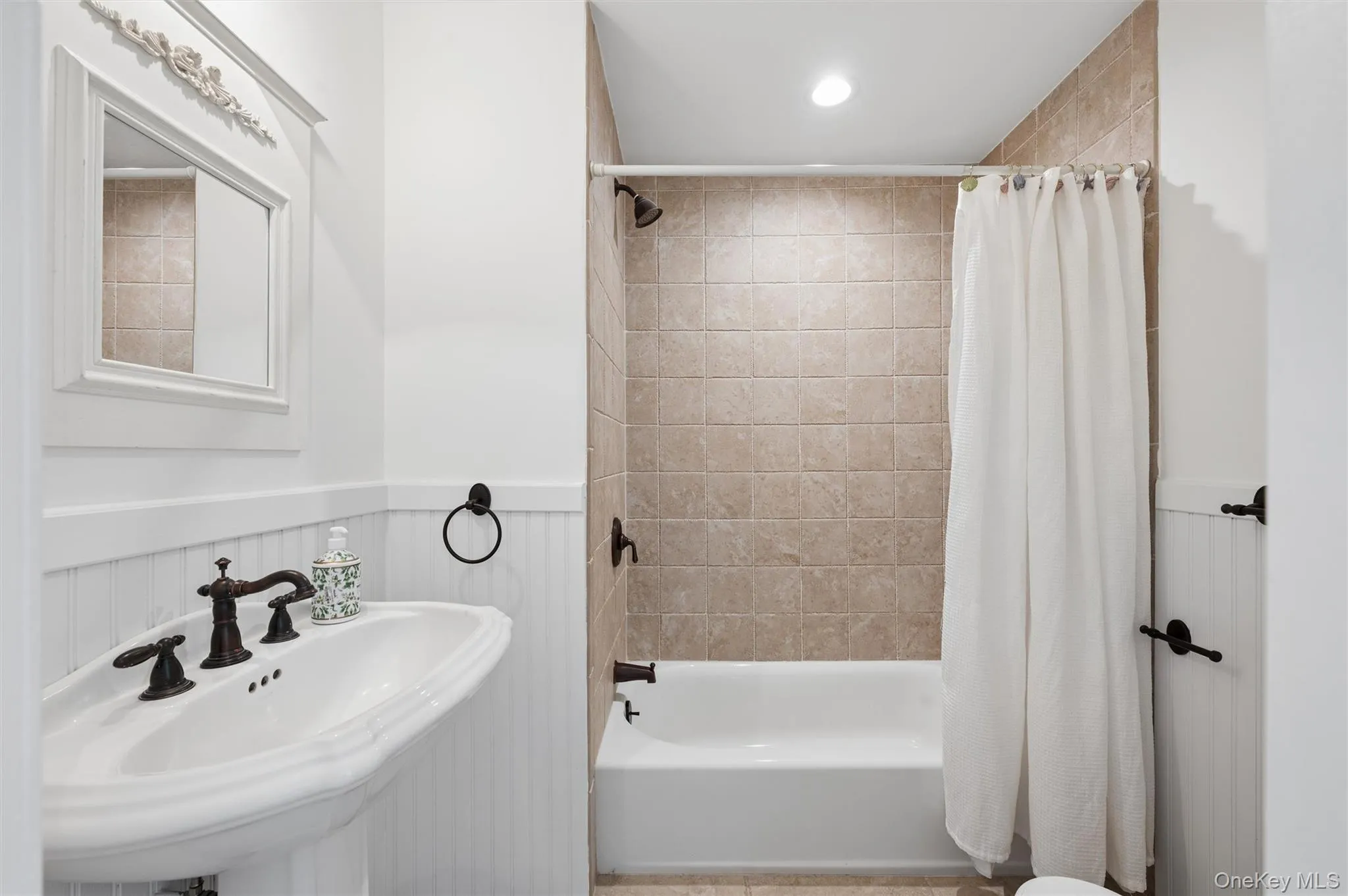 23 Whiting Road, Southampton, NY, 4 Bedroom Bedrooms, 9 Room Rooms,4 BathroomBathrooms,Residential Lease,For Rent,Whiting,0,974436 23 Whiting Road, Southampton, NY, 4 Bedroom Bedrooms, 9 Room Rooms,4 BathroomBathrooms,Residential Lease,For Rent,Whiting,0,974436