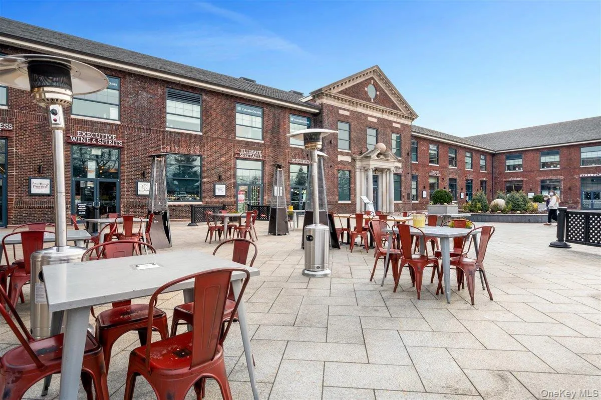 Enjoy restaurants and more at the Boyce Thompson Shopping Center. Enjoy restaurants and more at the Boyce Thompson Shopping Center.