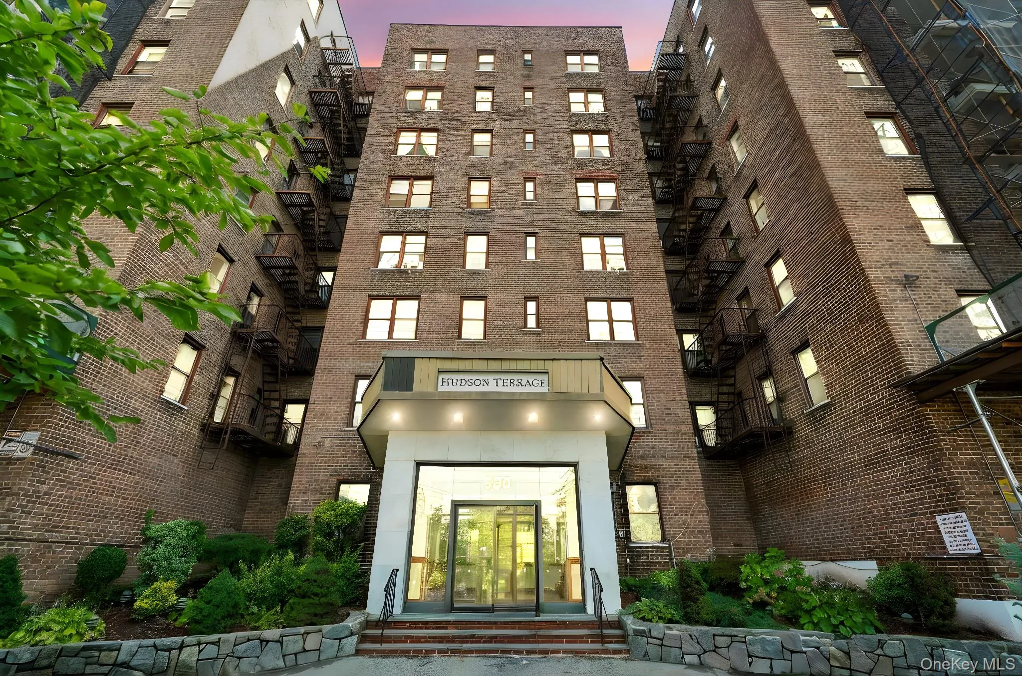 650 Warburton Avenue, Yonkers, NY, 3 Rooms Rooms,1 BathroomBathrooms,Residential,For Rent,Warburton,0,974481 650 Warburton Avenue, Yonkers, NY, 3 Rooms Rooms,1 BathroomBathrooms,Residential,For Rent,Warburton,0,974481