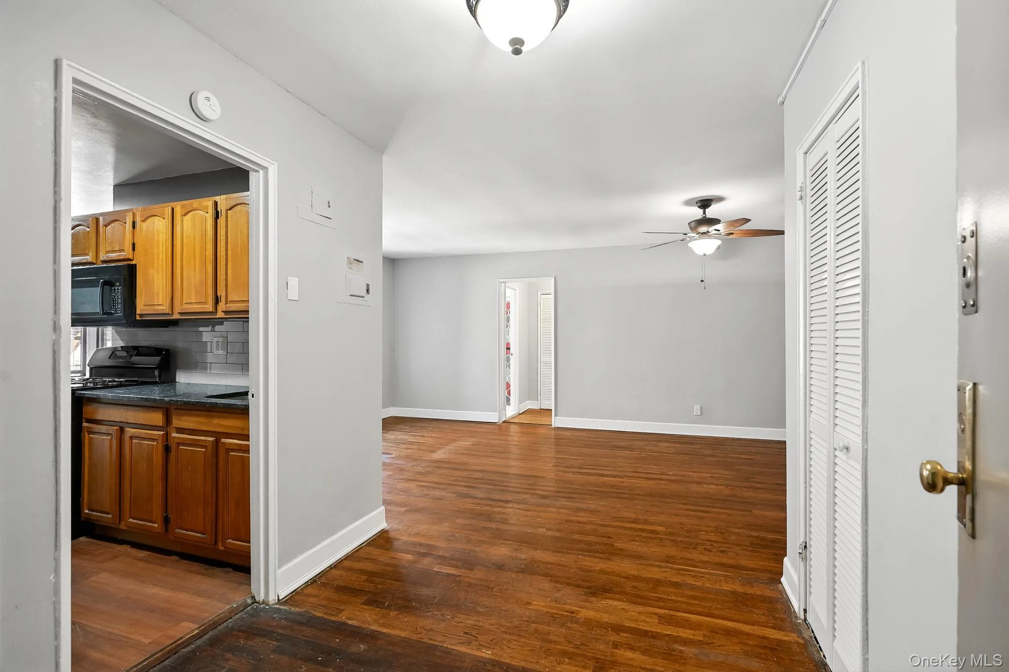 650 Warburton Avenue, Yonkers, NY, 3 Rooms Rooms,1 BathroomBathrooms,Residential,For Rent,Warburton,0,974481 650 Warburton Avenue, Yonkers, NY, 3 Rooms Rooms,1 BathroomBathrooms,Residential,For Rent,Warburton,0,974481