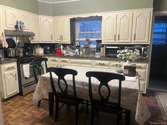 8667 108th Street, New York, NY, 5 Bedrooms Bedrooms, 9 Rooms Rooms,2 BathroomsBathrooms,Residential,For Rent,108th,0,974489 8667 108th Street, New York, NY, 5 Bedrooms Bedrooms, 9 Rooms Rooms,2 BathroomsBathrooms,Residential,For Rent,108th,0,974489