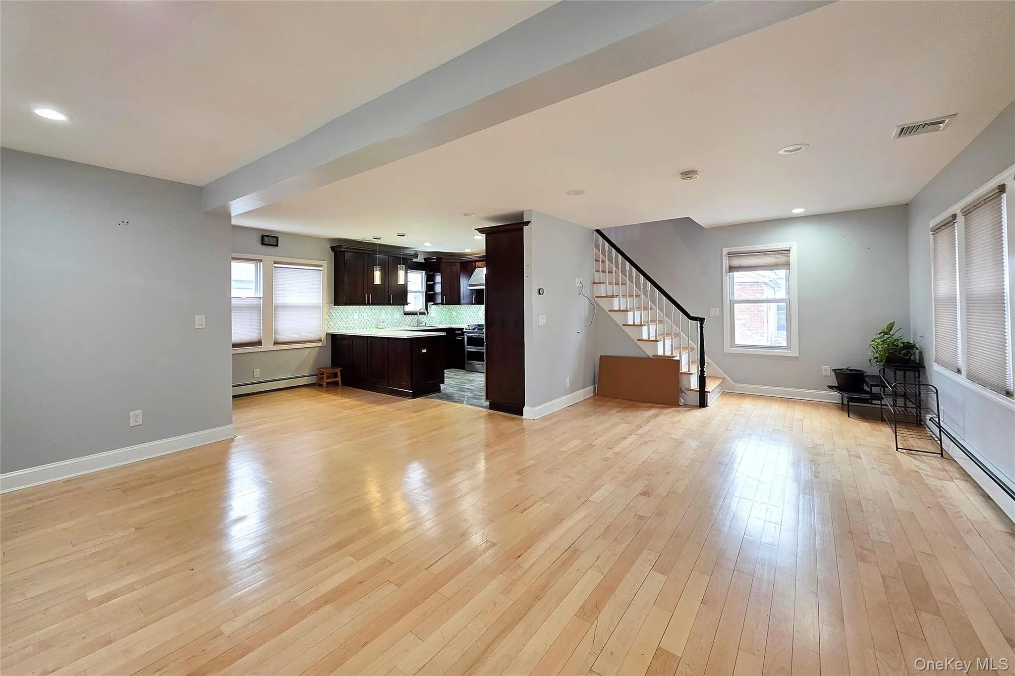 18 Prospect Street, North Hempstead, NY, 3 Bedrooms Bedrooms, 6 Rooms Rooms,2 BathroomsBathrooms,Residential Lease,For Rent,Prospect,0,974493 18 Prospect Street, North Hempstead, NY, 3 Bedrooms Bedrooms, 6 Rooms Rooms,2 BathroomsBathrooms,Residential Lease,For Rent,Prospect,0,974493