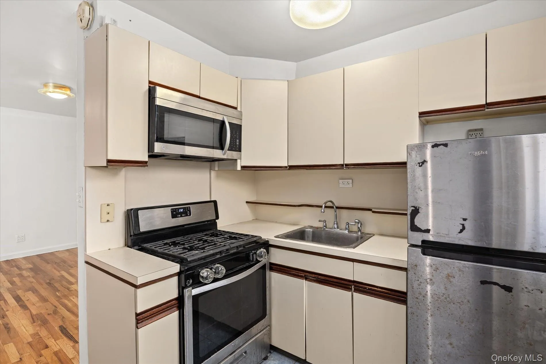 67-30 Clyde Street, New York, NY, 1 Bedroom Bedrooms, 3 Rooms Rooms,1 BathroomBathrooms,Residential,For Rent,Clyde,0,974508 67-30 Clyde Street, New York, NY, 1 Bedroom Bedrooms, 3 Rooms Rooms,1 BathroomBathrooms,Residential,For Rent,Clyde,0,974508