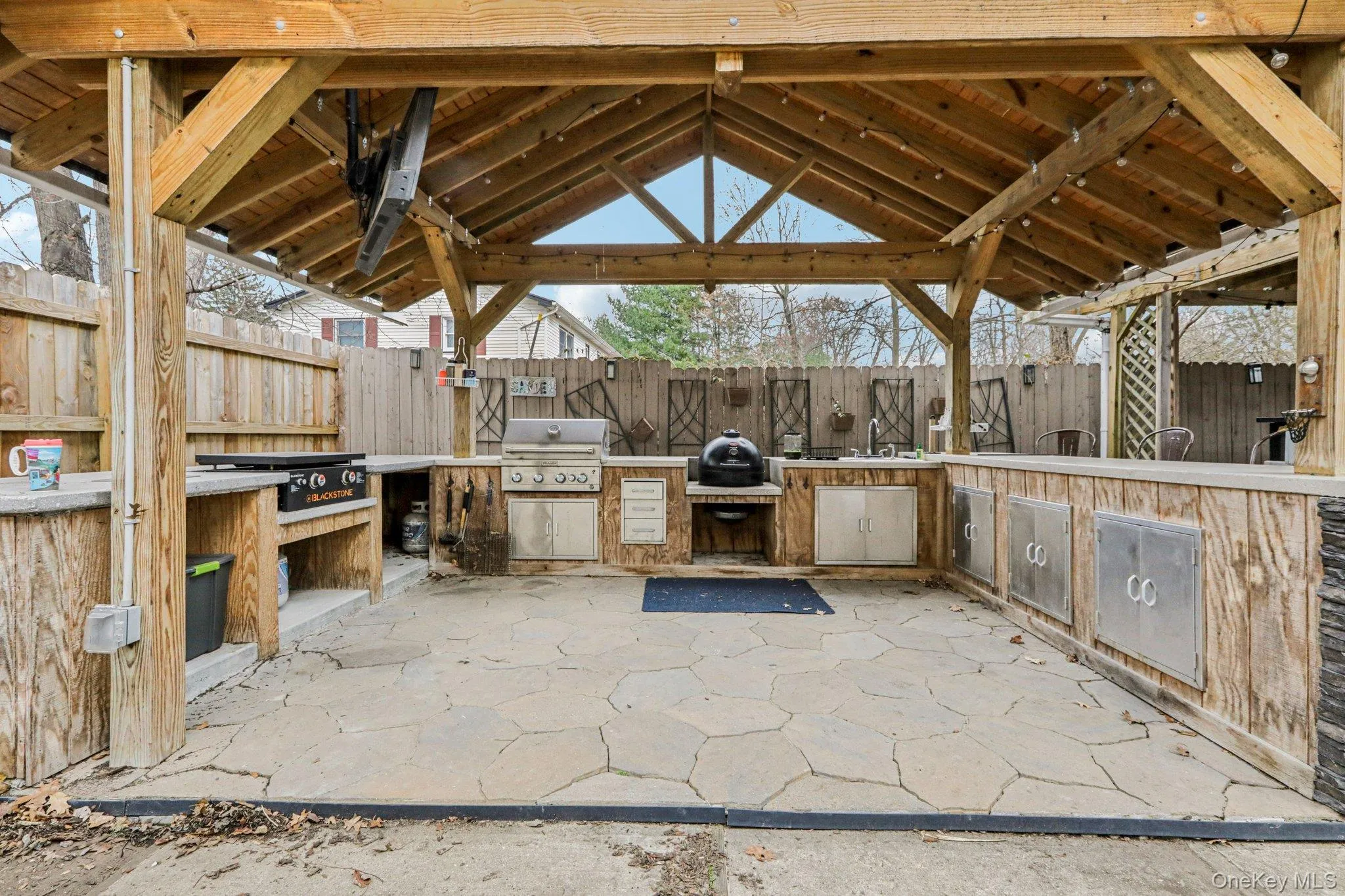View of patio featuring an outdoor kitchen View of patio featuring an outdoor kitchen