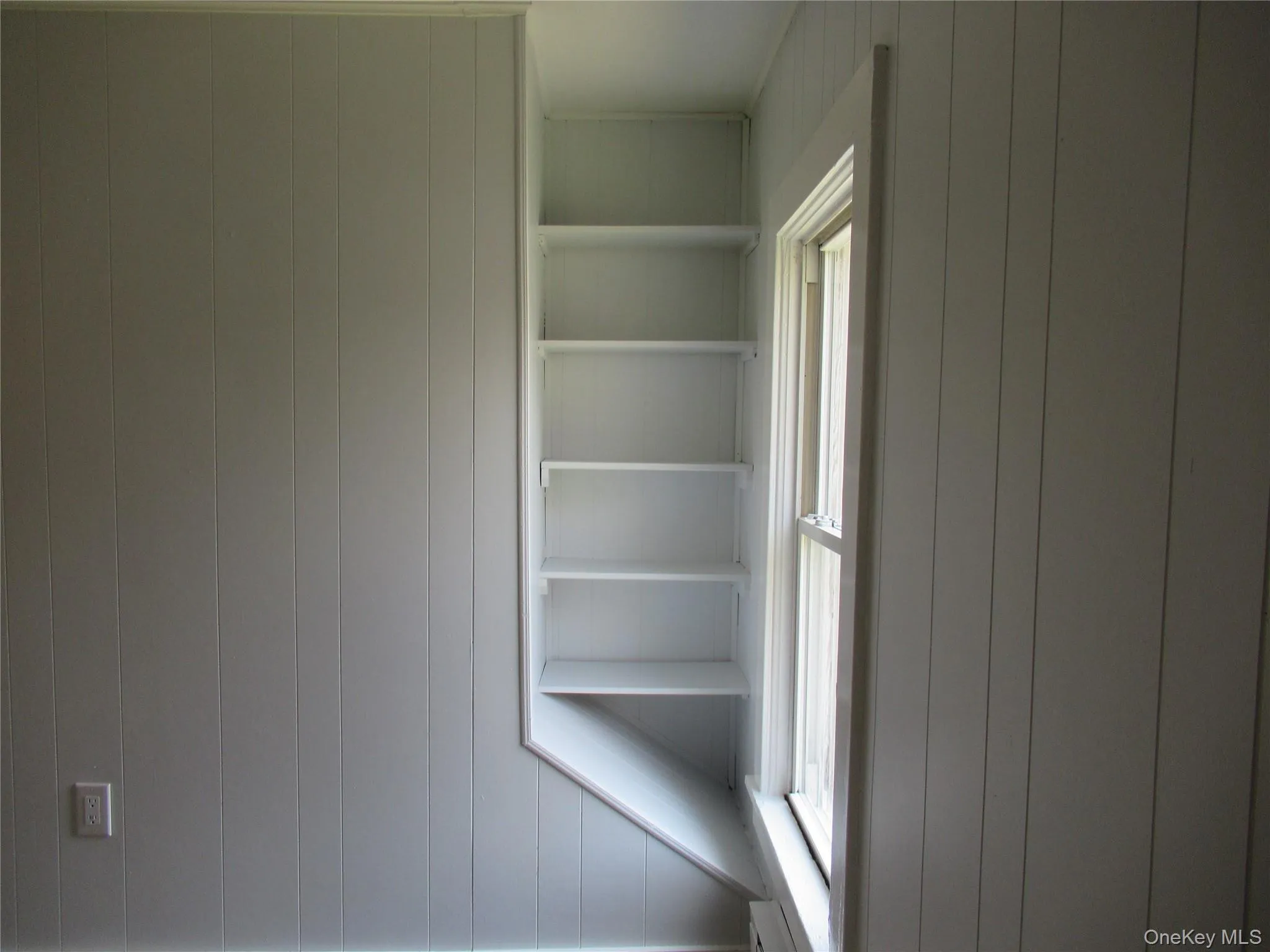 Built in Shelves for books, nicknacks Built in Shelves for books, nicknacks