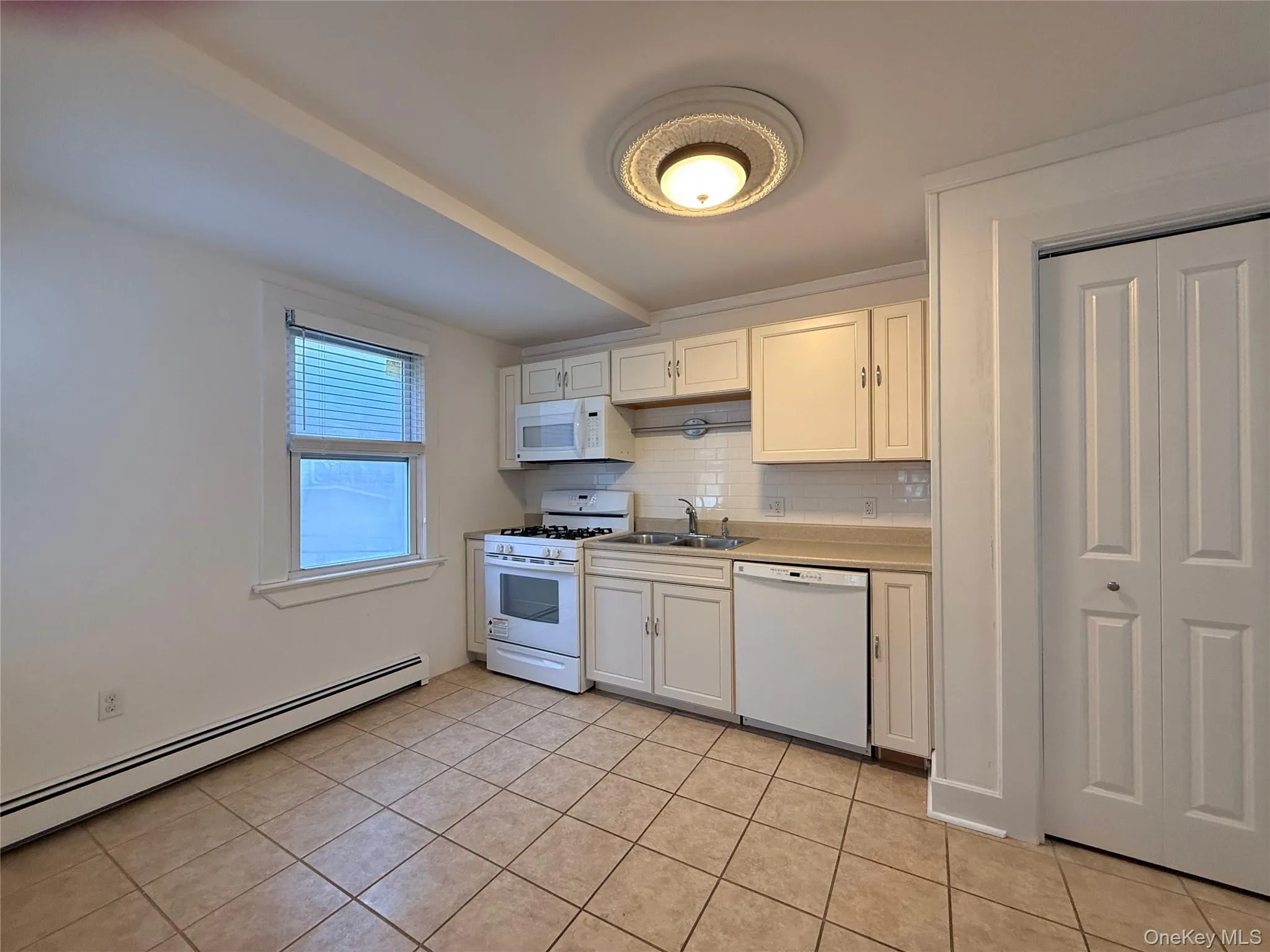 35 East Avenue, Middletown, NY, 1 Bedroom Bedrooms, 4 Rooms Rooms,1 BathroomBathrooms,Residential Lease,For Rent,East,0,974567 35 East Avenue, Middletown, NY, 1 Bedroom Bedrooms, 4 Rooms Rooms,1 BathroomBathrooms,Residential Lease,For Rent,East,0,974567