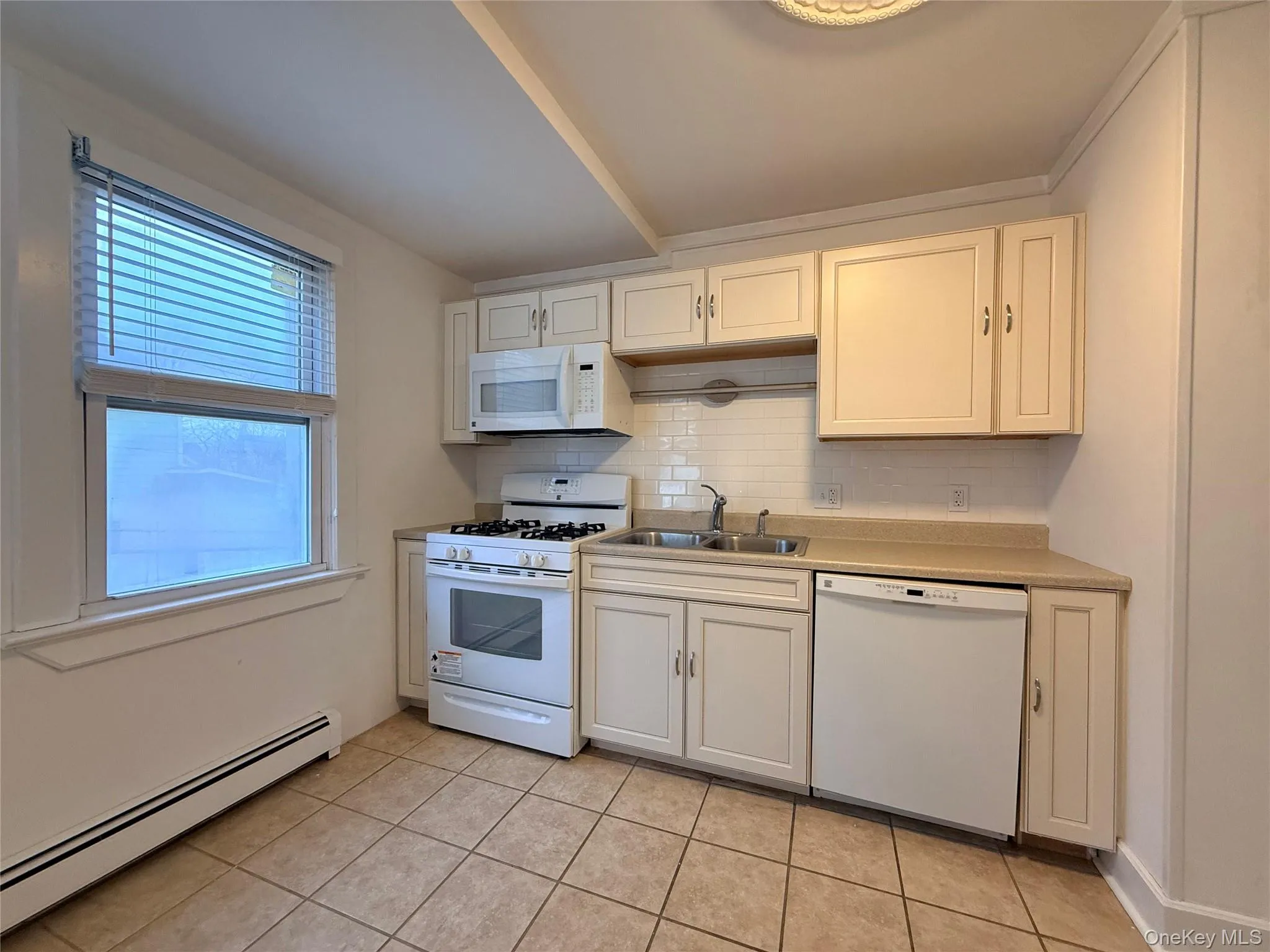 35 East Avenue, Middletown, NY, 1 Bedroom Bedrooms, 4 Rooms Rooms,1 BathroomBathrooms,Residential Lease,For Rent,East,0,974567 35 East Avenue, Middletown, NY, 1 Bedroom Bedrooms, 4 Rooms Rooms,1 BathroomBathrooms,Residential Lease,For Rent,East,0,974567