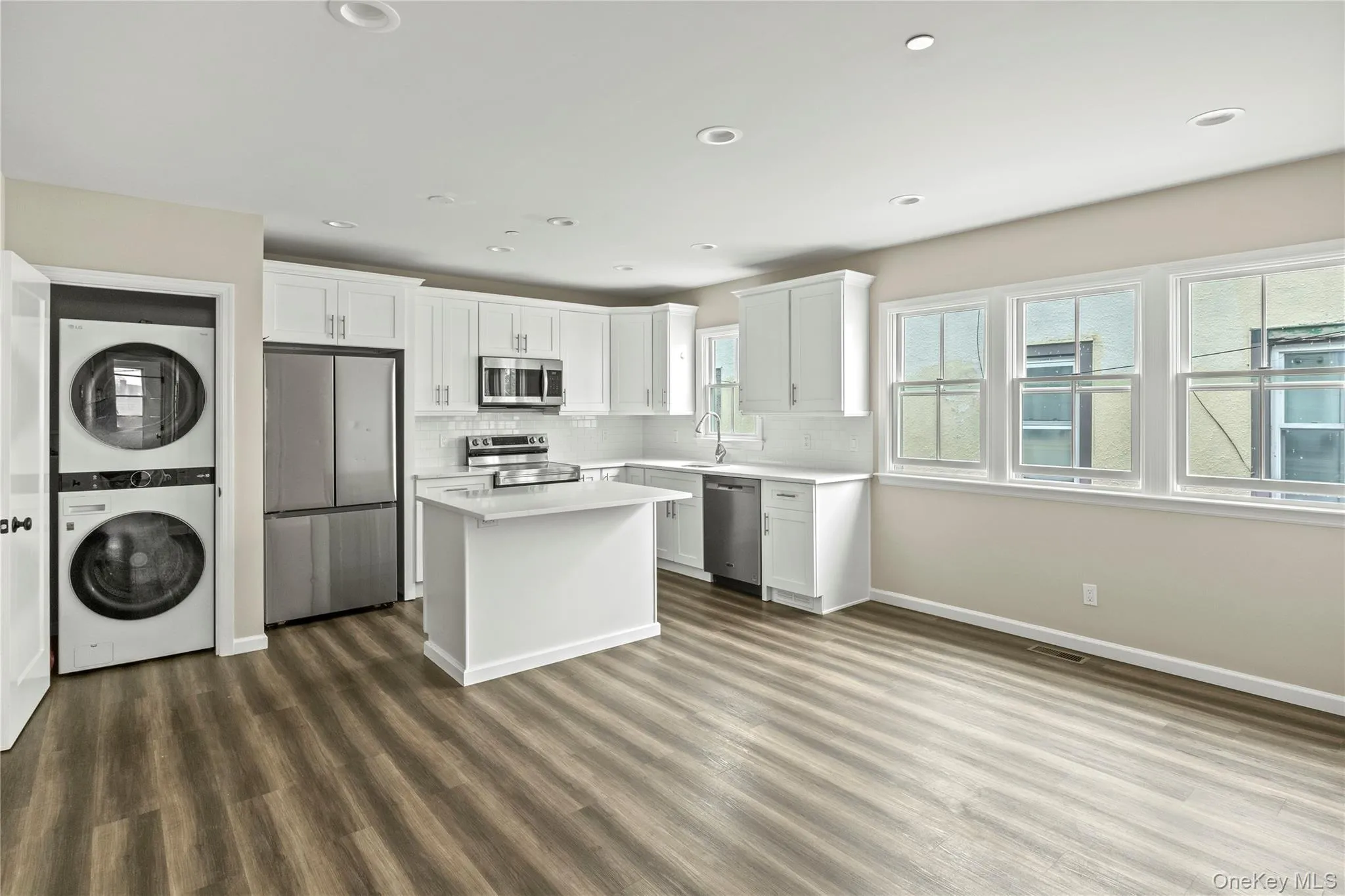 269 Bayville Avenue, Oyster Bay, NY, 1 Bedroom Bedrooms, 3 Rooms Rooms,1 BathroomBathrooms,Residential Lease,For Rent,Bayville,0,974606 269 Bayville Avenue, Oyster Bay, NY, 1 Bedroom Bedrooms, 3 Rooms Rooms,1 BathroomBathrooms,Residential Lease,For Rent,Bayville,0,974606