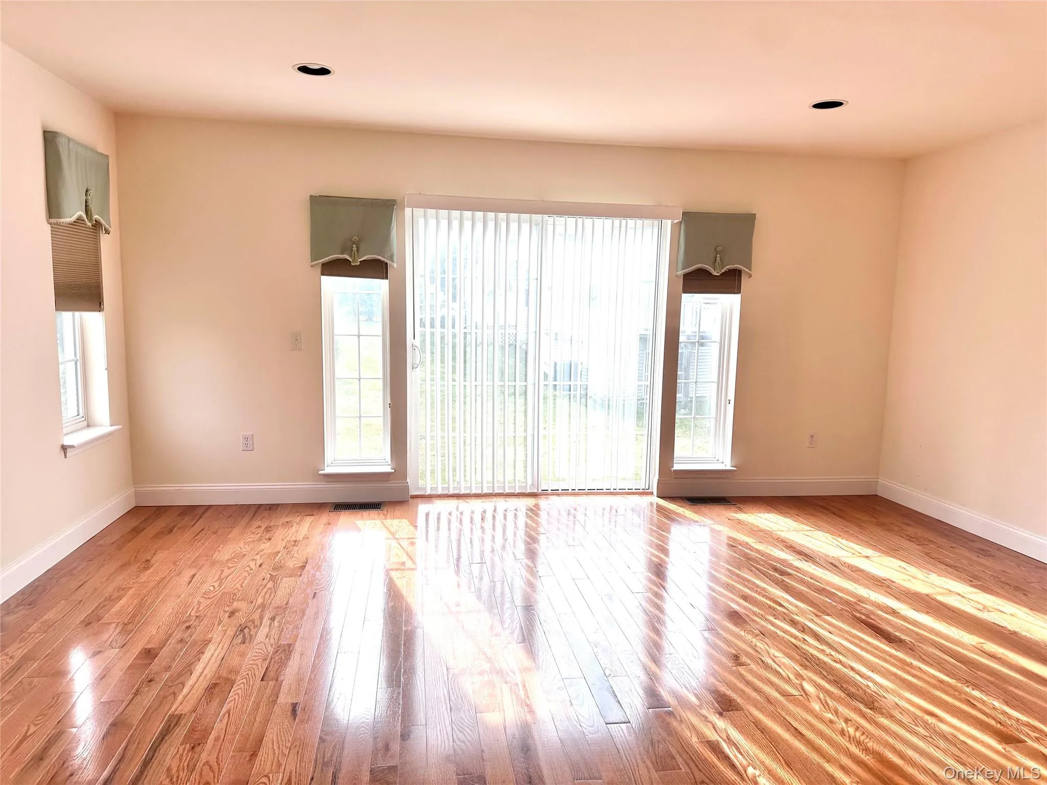 4806 RIDGECREST Drive, Fishkill, NY, 2 Bedrooms Bedrooms, 11 Rooms Rooms,2 BathroomsBathrooms,Residential Lease,For Rent,RIDGECREST,0,974614 4806 RIDGECREST Drive, Fishkill, NY, 2 Bedrooms Bedrooms, 11 Rooms Rooms,2 BathroomsBathrooms,Residential Lease,For Rent,RIDGECREST,0,974614