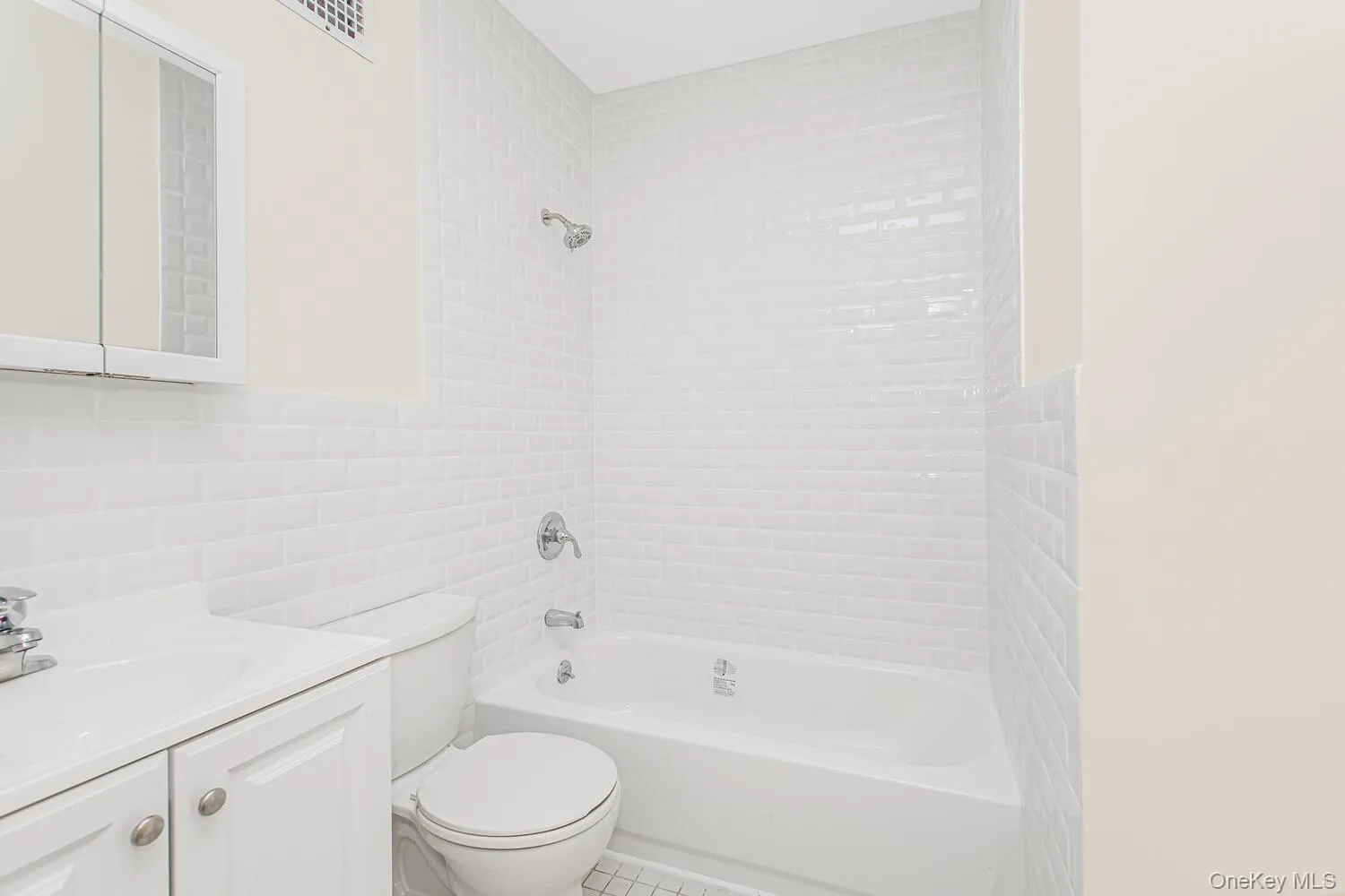 162 Ellery Street, New York, NY, 3 Bedrooms Bedrooms, 5 Rooms Rooms,1 BathroomBathrooms,Residential Lease,For Rent,Ellery,0,974619 162 Ellery Street, New York, NY, 3 Bedrooms Bedrooms, 5 Rooms Rooms,1 BathroomBathrooms,Residential Lease,For Rent,Ellery,0,974619