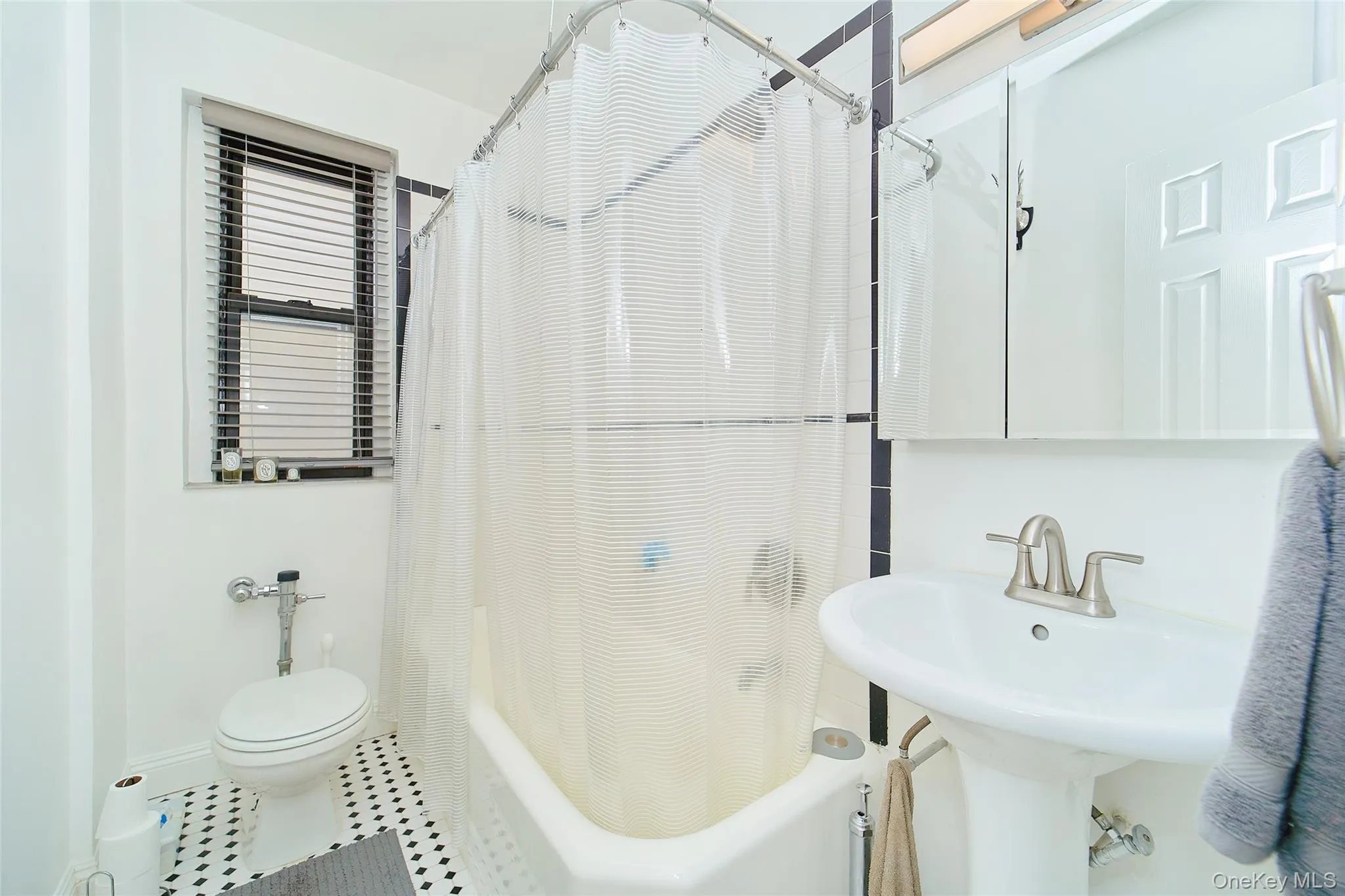 2962 Decatur Avenue, New York, NY, 1 Bedroom Bedrooms, 3 Rooms Rooms,1 BathroomBathrooms,Residential Sale,For Rent,Decatur,0,974653 2962 Decatur Avenue, New York, NY, 1 Bedroom Bedrooms, 3 Rooms Rooms,1 BathroomBathrooms,Residential Sale,For Rent,Decatur,0,974653
