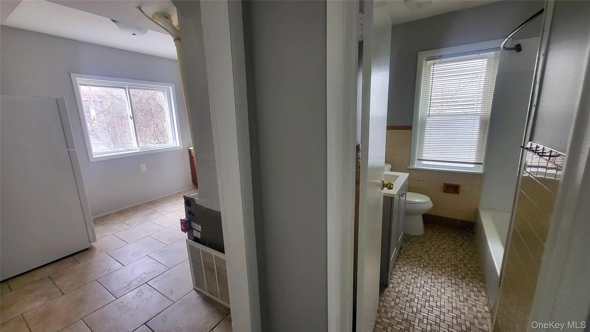 Kitchen on left-Bathroom on right Kitchen on left-Bathroom on right