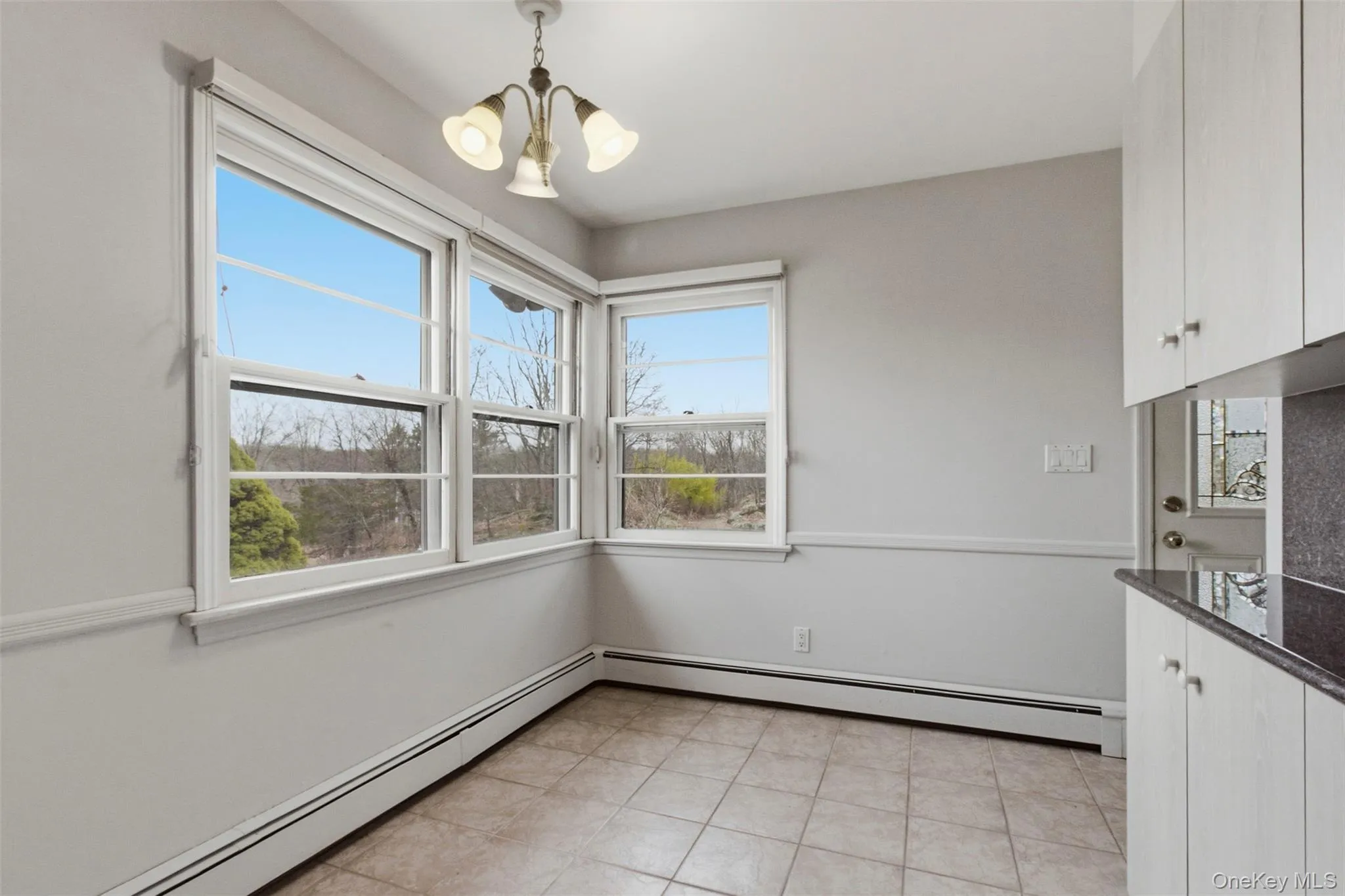 Breakfast nook with gorgeous view! Breakfast nook with gorgeous view!