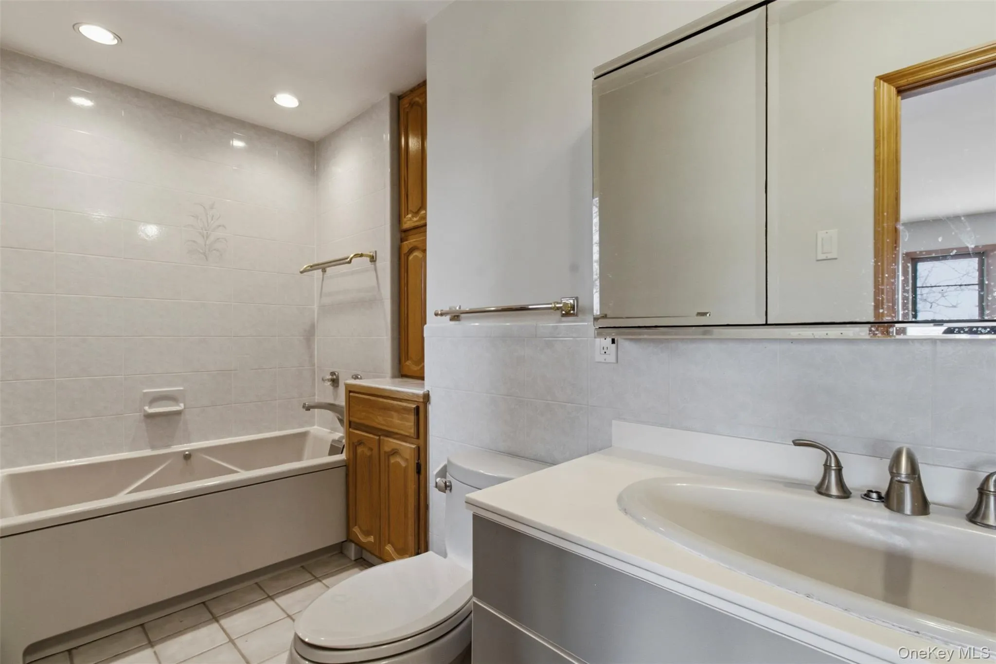 En-suite bath of bedroom #1 En-suite bath of bedroom #1