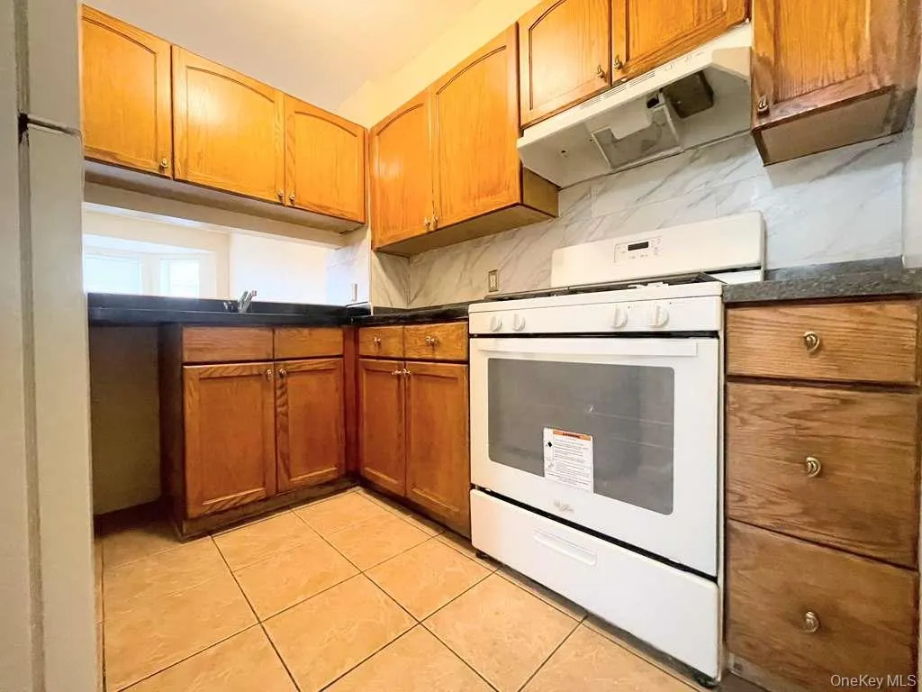 405 Essex Street, New York, NY, 3 Bedrooms Bedrooms, 6 Rooms Rooms,2 BathroomsBathrooms,Residential Lease,For Rent,Essex,0,974710 405 Essex Street, New York, NY, 3 Bedrooms Bedrooms, 6 Rooms Rooms,2 BathroomsBathrooms,Residential Lease,For Rent,Essex,0,974710