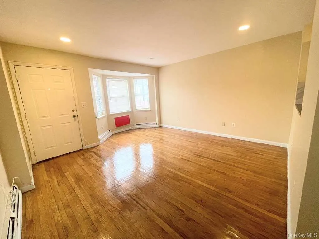 405 Essex Street, New York, NY, 3 Bedrooms Bedrooms, 6 Rooms Rooms,2 BathroomsBathrooms,Residential Lease,For Rent,Essex,0,974710 405 Essex Street, New York, NY, 3 Bedrooms Bedrooms, 6 Rooms Rooms,2 BathroomsBathrooms,Residential Lease,For Rent,Essex,0,974710