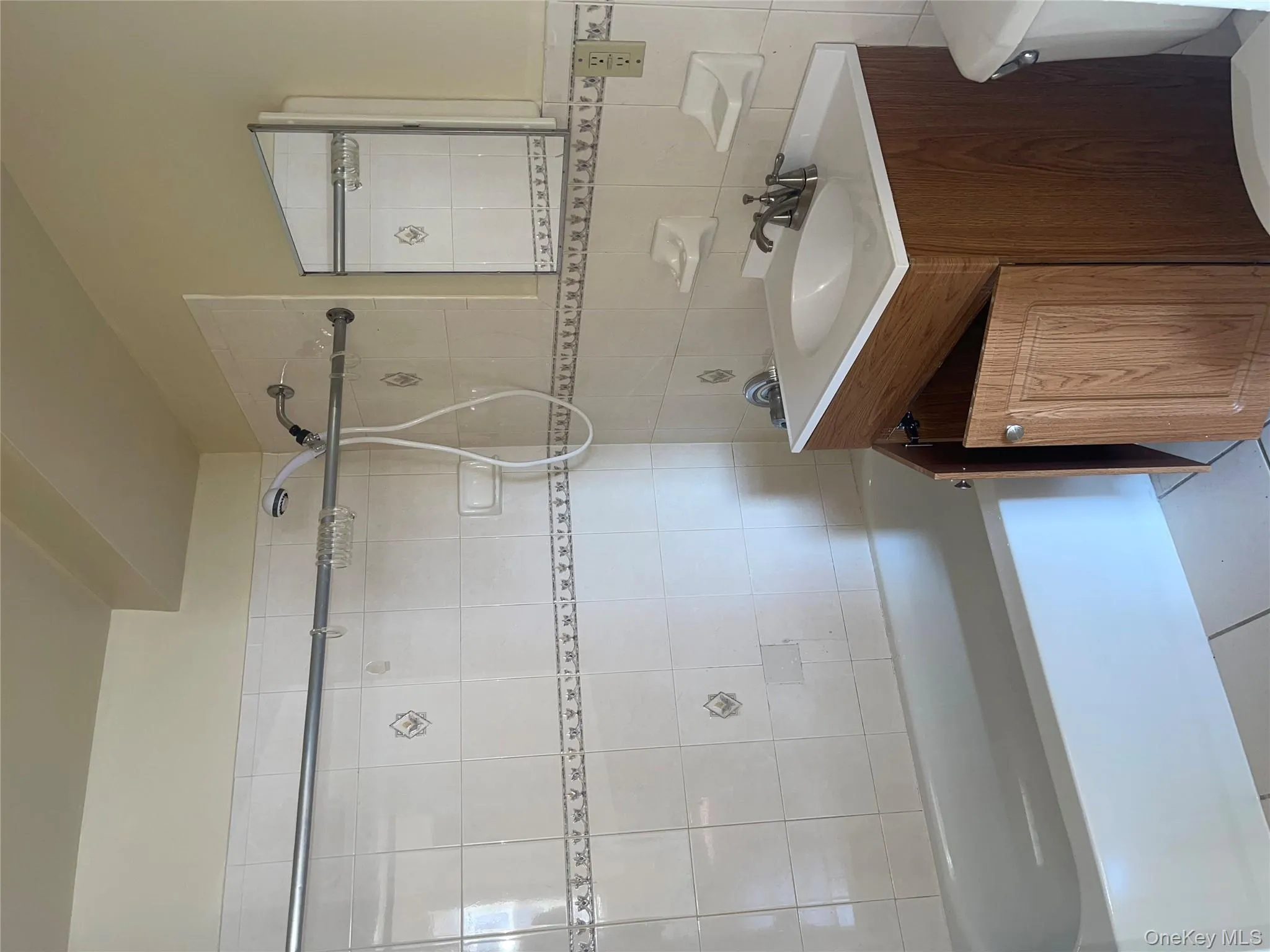 405 Essex Street, New York, NY, 3 Bedrooms Bedrooms, 6 Rooms Rooms,2 BathroomsBathrooms,Residential Lease,For Rent,Essex,0,974710 405 Essex Street, New York, NY, 3 Bedrooms Bedrooms, 6 Rooms Rooms,2 BathroomsBathrooms,Residential Lease,For Rent,Essex,0,974710
