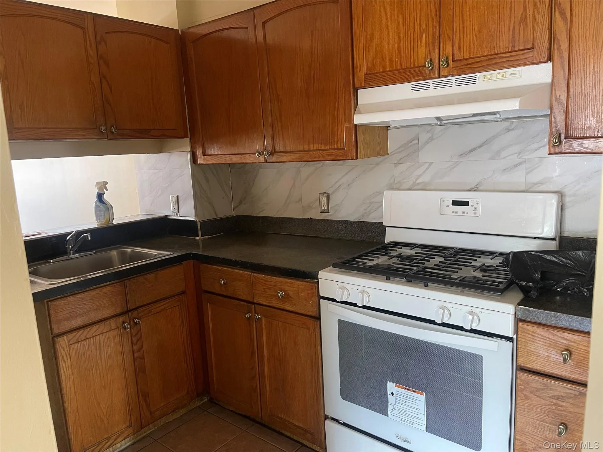 405 Essex Street, New York, NY, 3 Bedrooms Bedrooms, 6 Rooms Rooms,2 BathroomsBathrooms,Residential Lease,For Rent,Essex,0,974710 405 Essex Street, New York, NY, 3 Bedrooms Bedrooms, 6 Rooms Rooms,2 BathroomsBathrooms,Residential Lease,For Rent,Essex,0,974710