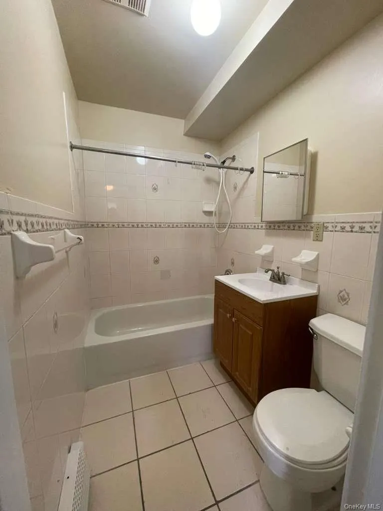 405 Essex Street, New York, NY, 3 Bedrooms Bedrooms, 6 Rooms Rooms,2 BathroomsBathrooms,Residential Lease,For Rent,Essex,0,974710 405 Essex Street, New York, NY, 3 Bedrooms Bedrooms, 6 Rooms Rooms,2 BathroomsBathrooms,Residential Lease,For Rent,Essex,0,974710