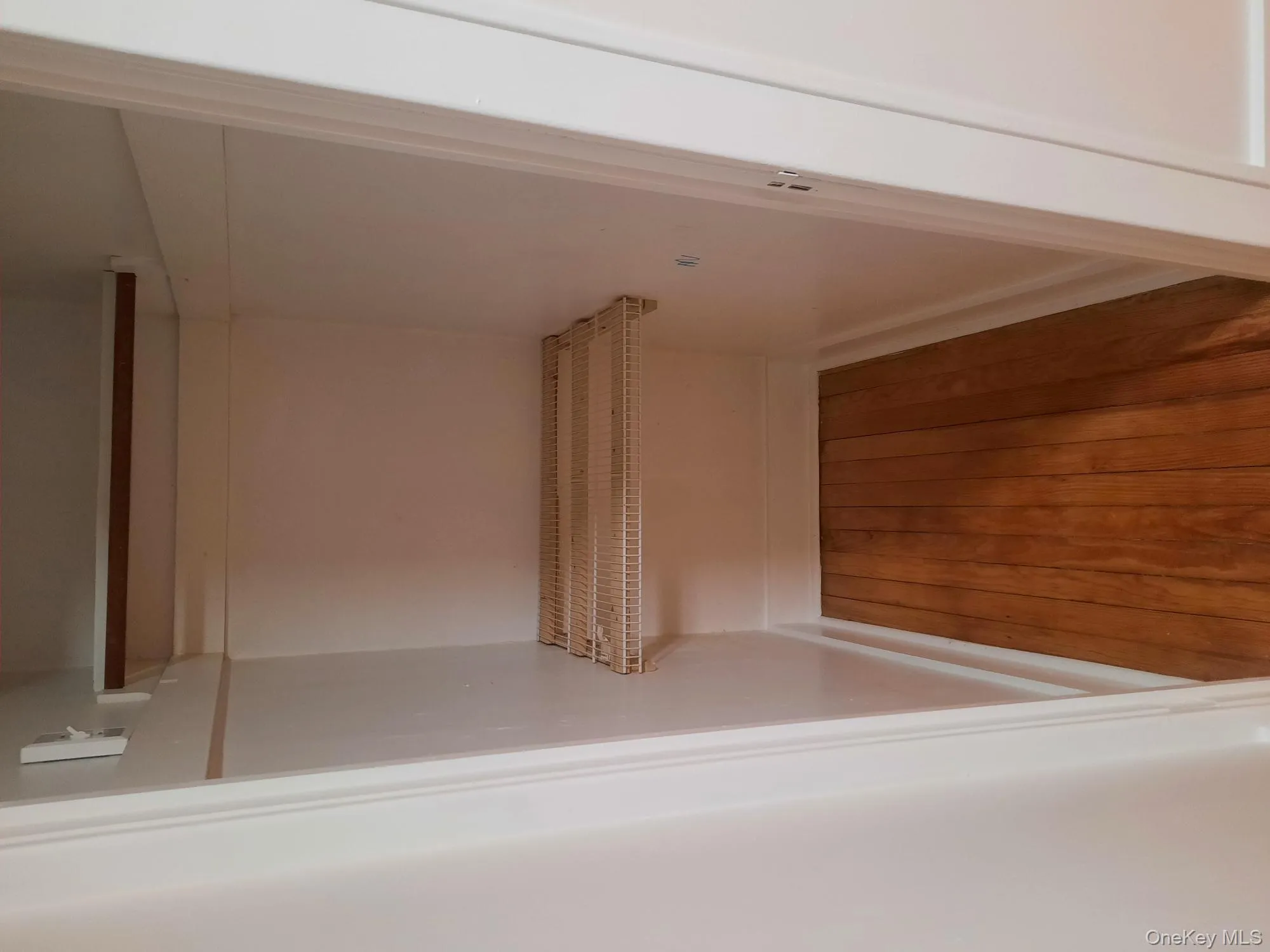23 Valley Avenue, Woodbury, NY, 3 Bedrooms Bedrooms, 7 Rooms Rooms,1 BathroomBathrooms,Residential Lease,For Rent,Valley,0,974726 23 Valley Avenue, Woodbury, NY, 3 Bedrooms Bedrooms, 7 Rooms Rooms,1 BathroomBathrooms,Residential Lease,For Rent,Valley,0,974726