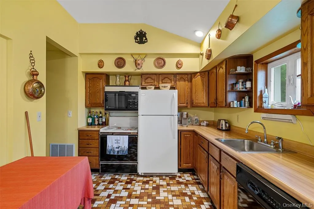 1013 Cooley Road, Rockland, NY, 3 Bedrooms Bedrooms, 5 Rooms Rooms,1 BathroomBathrooms,Residential,For Rent,Cooley,0,974808 1013 Cooley Road, Rockland, NY, 3 Bedrooms Bedrooms, 5 Rooms Rooms,1 BathroomBathrooms,Residential,For Rent,Cooley,0,974808