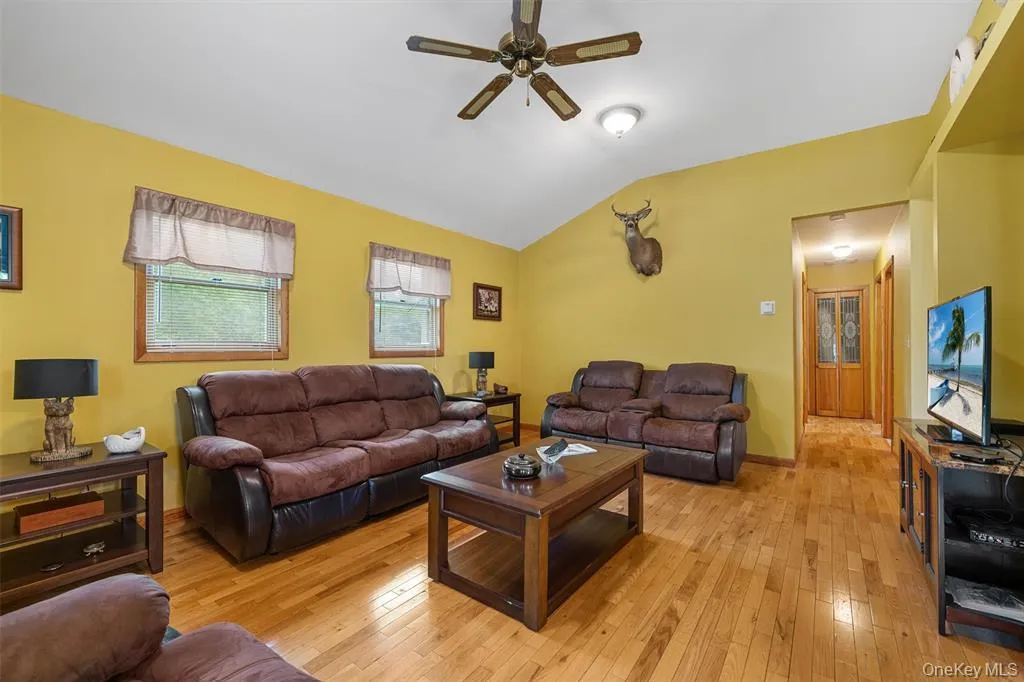 1013 Cooley Road, Rockland, NY, 3 Bedrooms Bedrooms, 5 Rooms Rooms,1 BathroomBathrooms,Residential,For Rent,Cooley,0,974808 1013 Cooley Road, Rockland, NY, 3 Bedrooms Bedrooms, 5 Rooms Rooms,1 BathroomBathrooms,Residential,For Rent,Cooley,0,974808