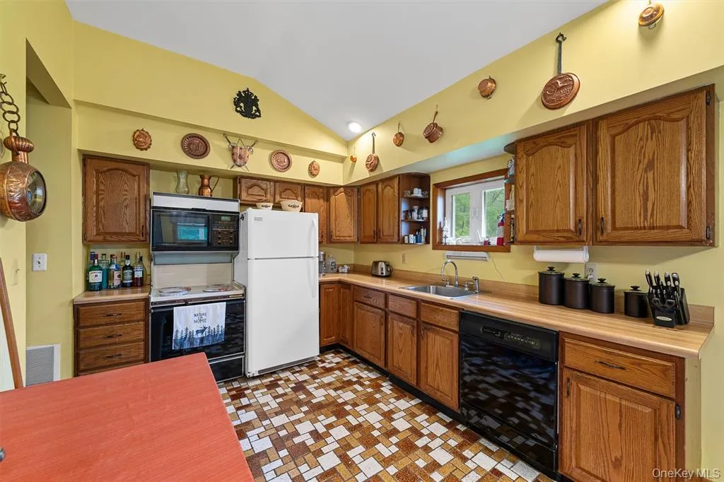 1013 Cooley Road, Rockland, NY, 3 Bedrooms Bedrooms, 5 Rooms Rooms,1 BathroomBathrooms,Residential,For Rent,Cooley,0,974808 1013 Cooley Road, Rockland, NY, 3 Bedrooms Bedrooms, 5 Rooms Rooms,1 BathroomBathrooms,Residential,For Rent,Cooley,0,974808